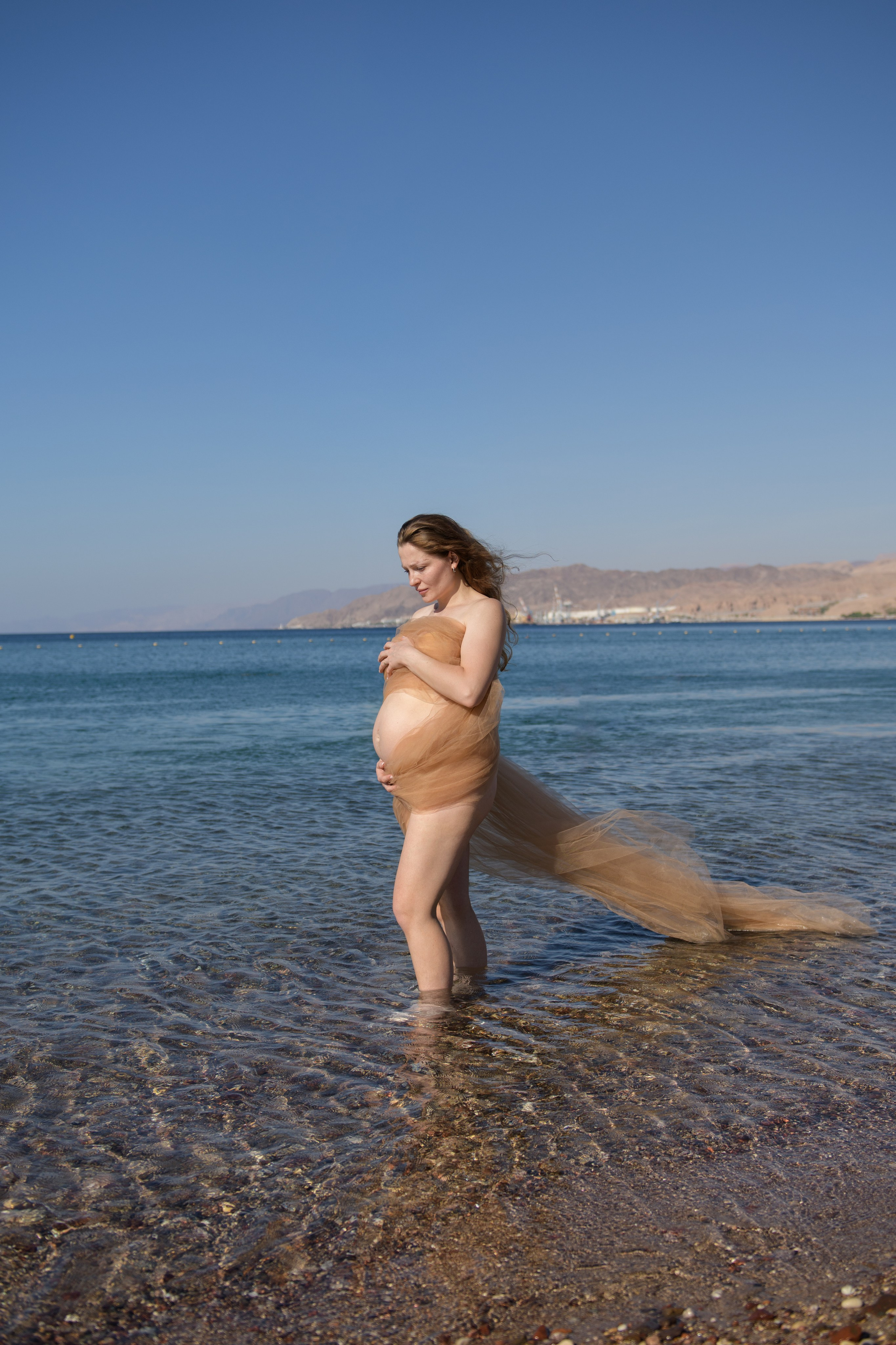 Julia & Dmitriy pregnancy photoshoot on the Red seacoast. צלמת משפחה ילדים הריון וסיפורי אהבה באילת ישראל אולגה אמצ'יסלבסקי