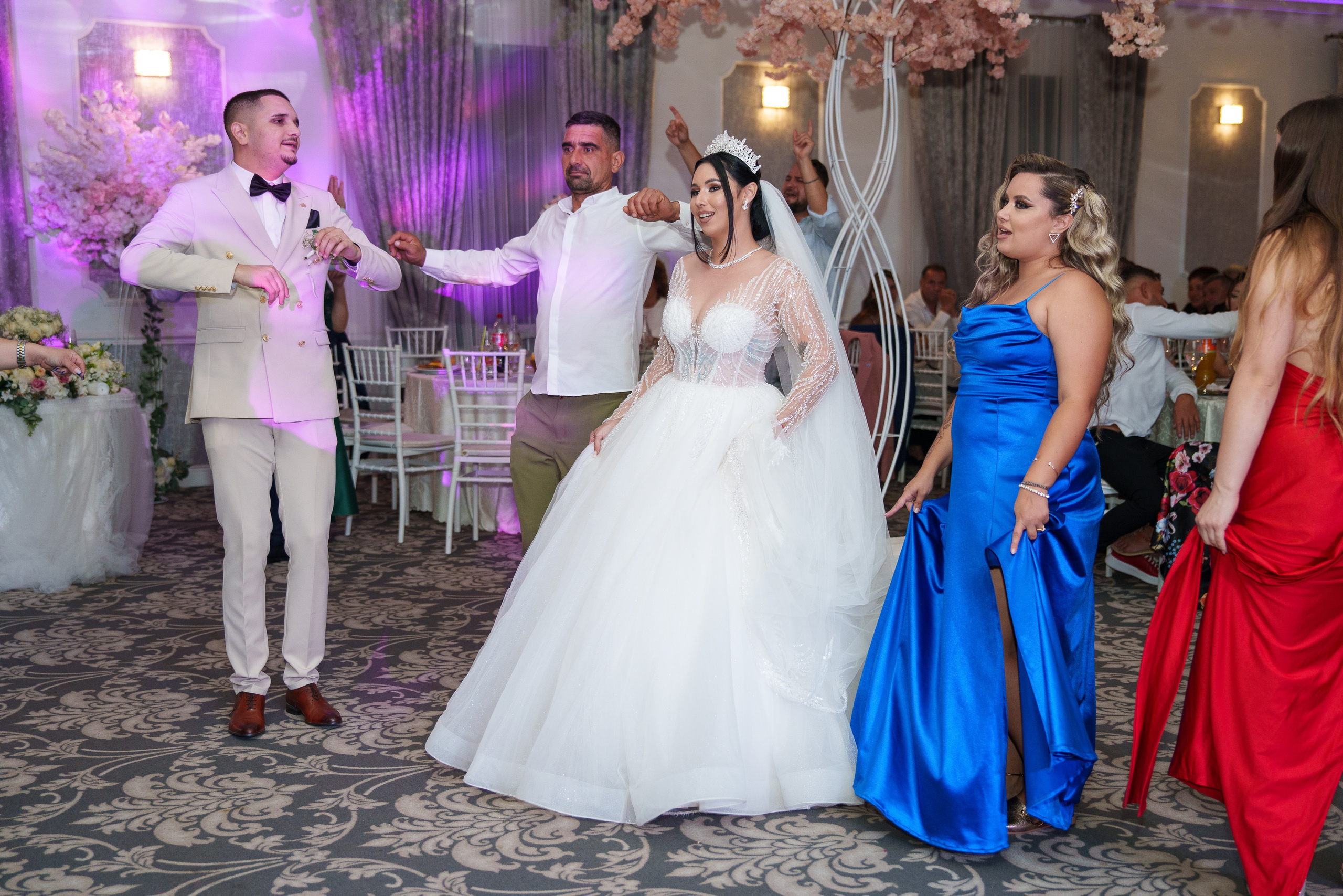 Bella & Adi. Foto Studio — Fotograf de evenimente, nunti, botezuri, portrete