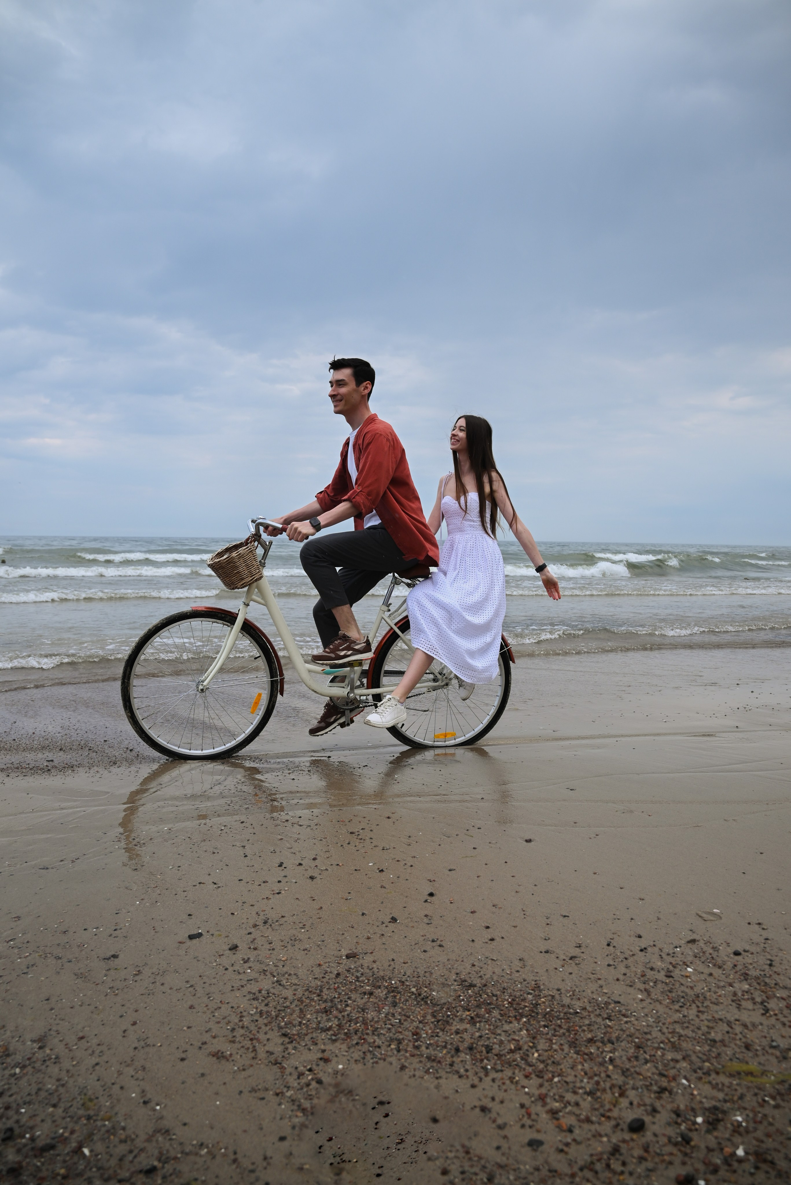 Love photography story on the riva of the see