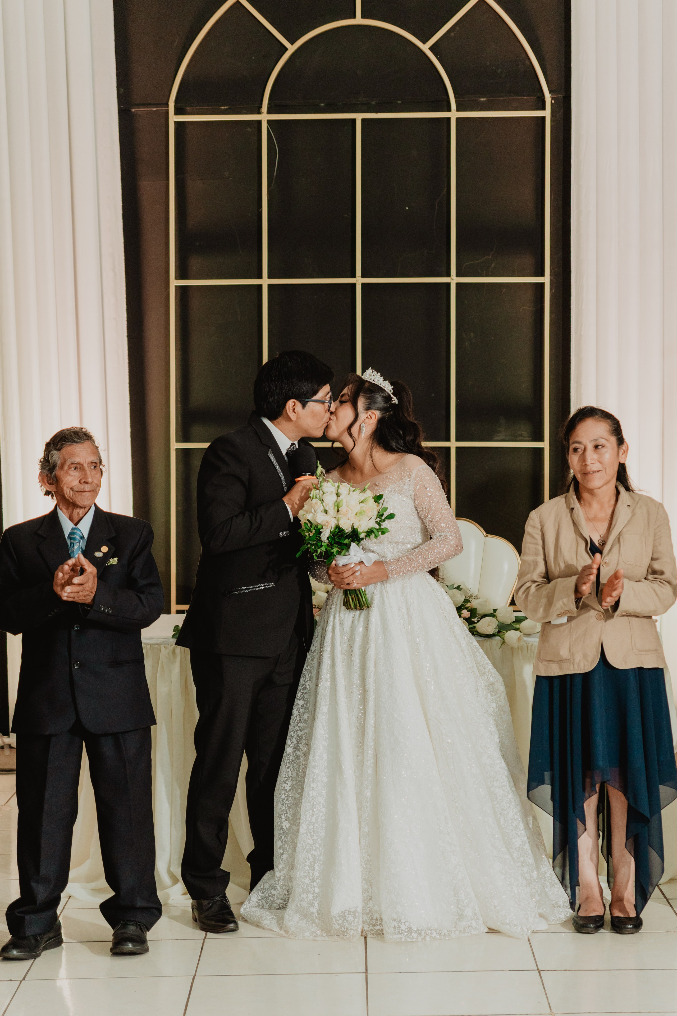FERNANDO + MARIBEL | BODA RELIGIOSA. Studio KVTA | Fotografía y Video de Bodas en Arequipa