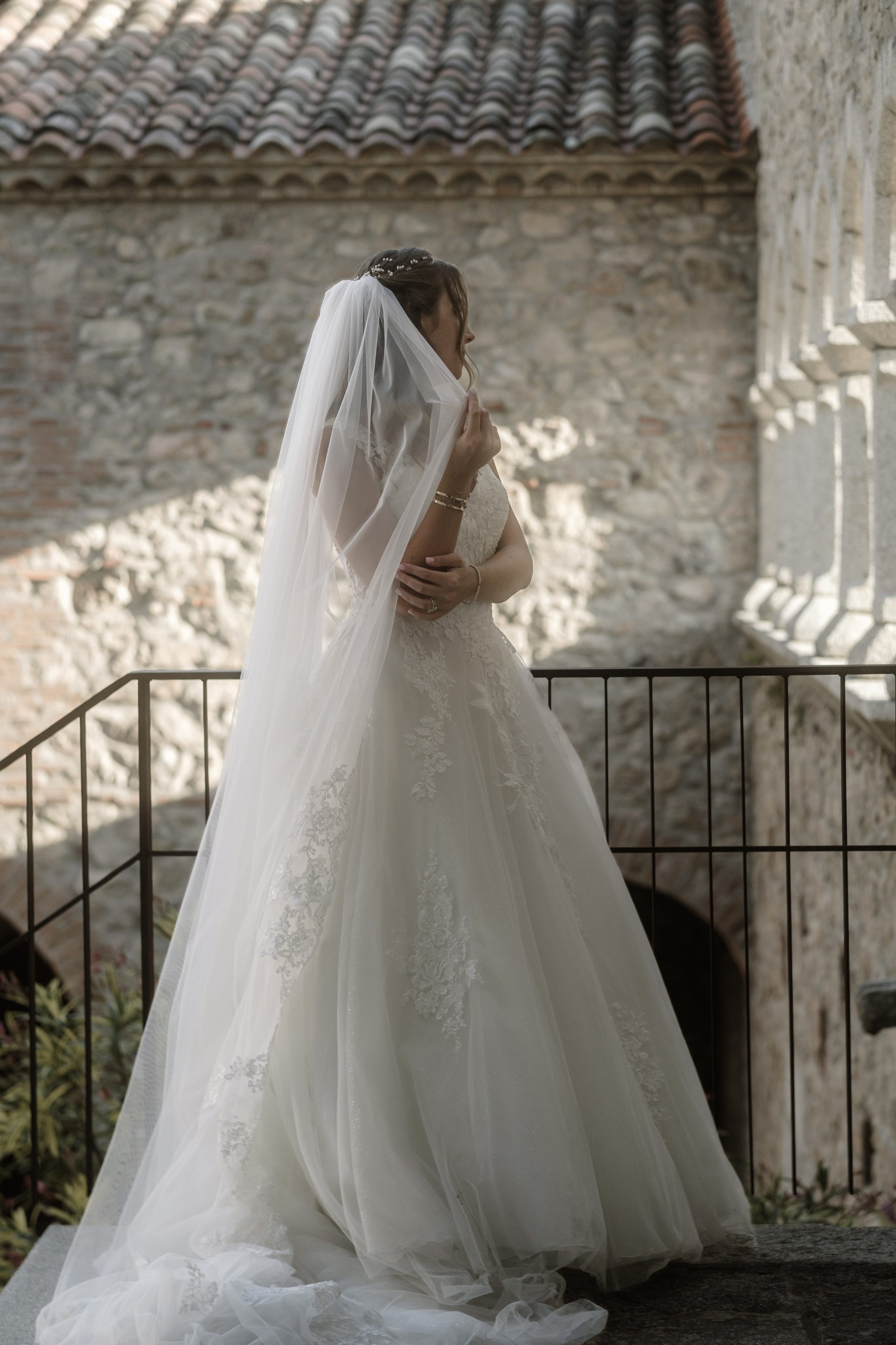 Svetlana & Alman. Monestir Sant Salvi. Paola fotógrafo / videografo de bodas en Barcelona