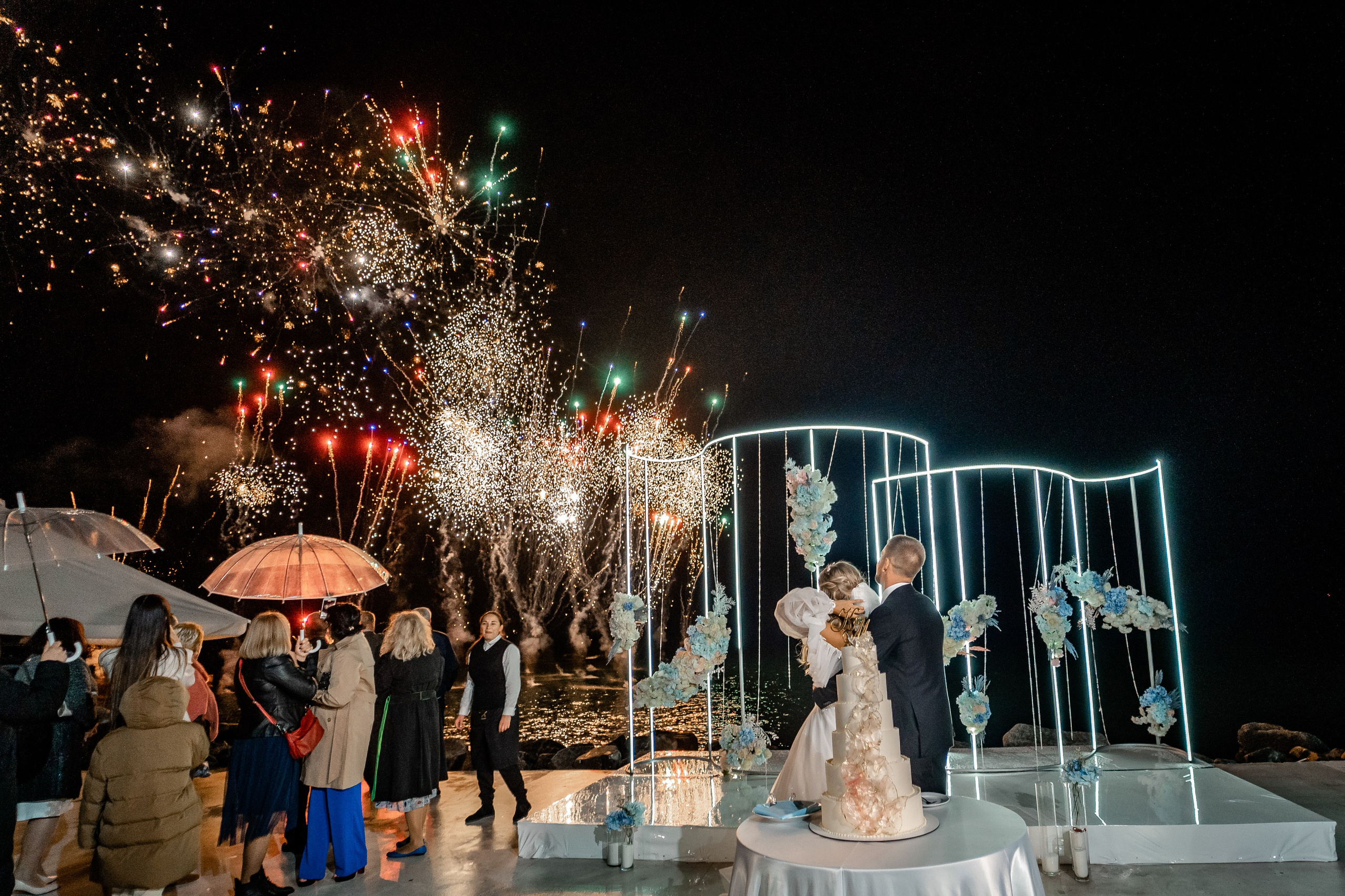 DER SCHÖNSTE HOCHZEITSTAG. Hochzeits- und Reportagefotograf für München, Regensburg, Deutschland RED LINE Media