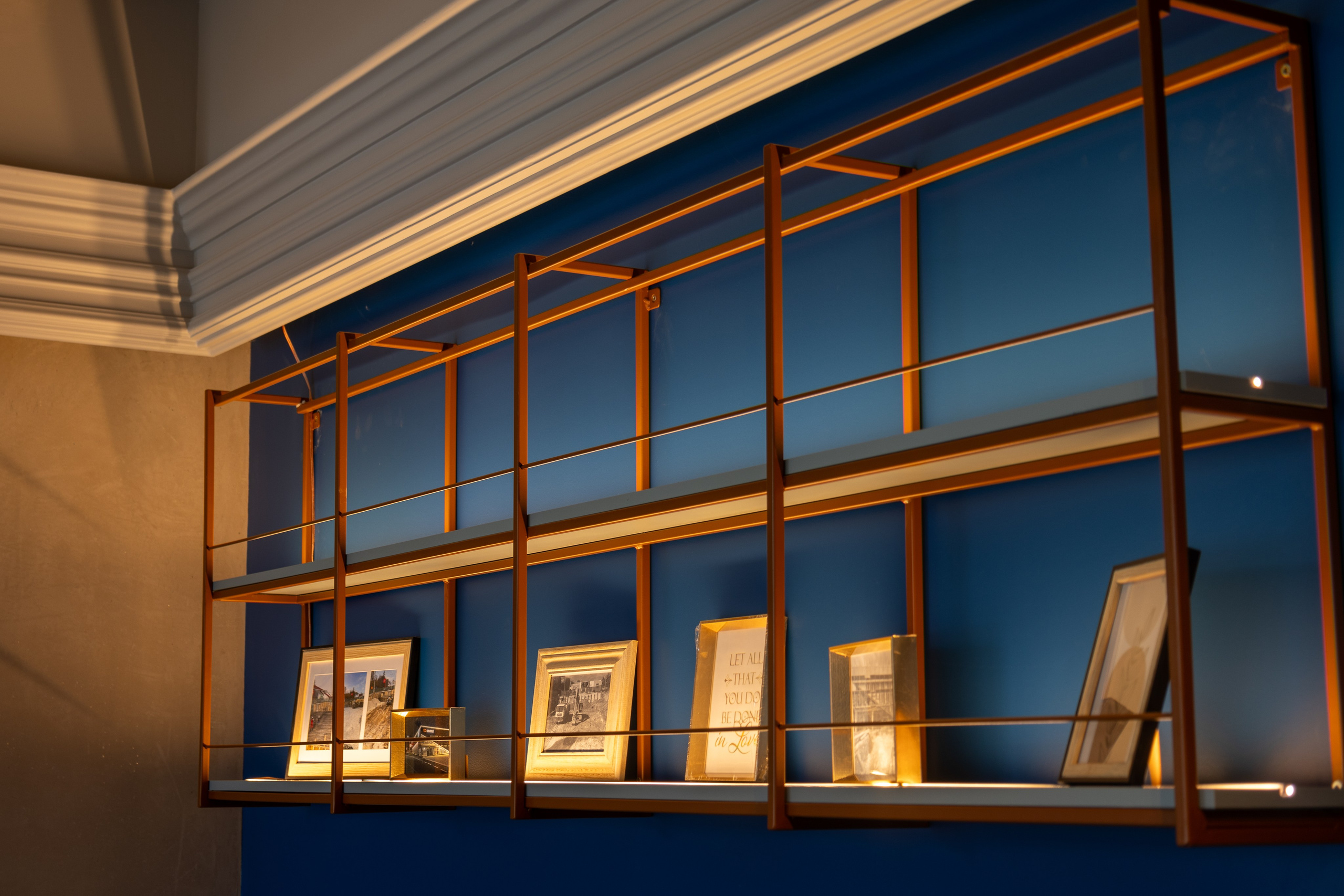 Cafenea “Monte Carlo” Buhuși. Fotograf. Lucrez cu oameni, produse și spații. Portret și fotografie creativă. Bacău, România. Lidia Savinoiu