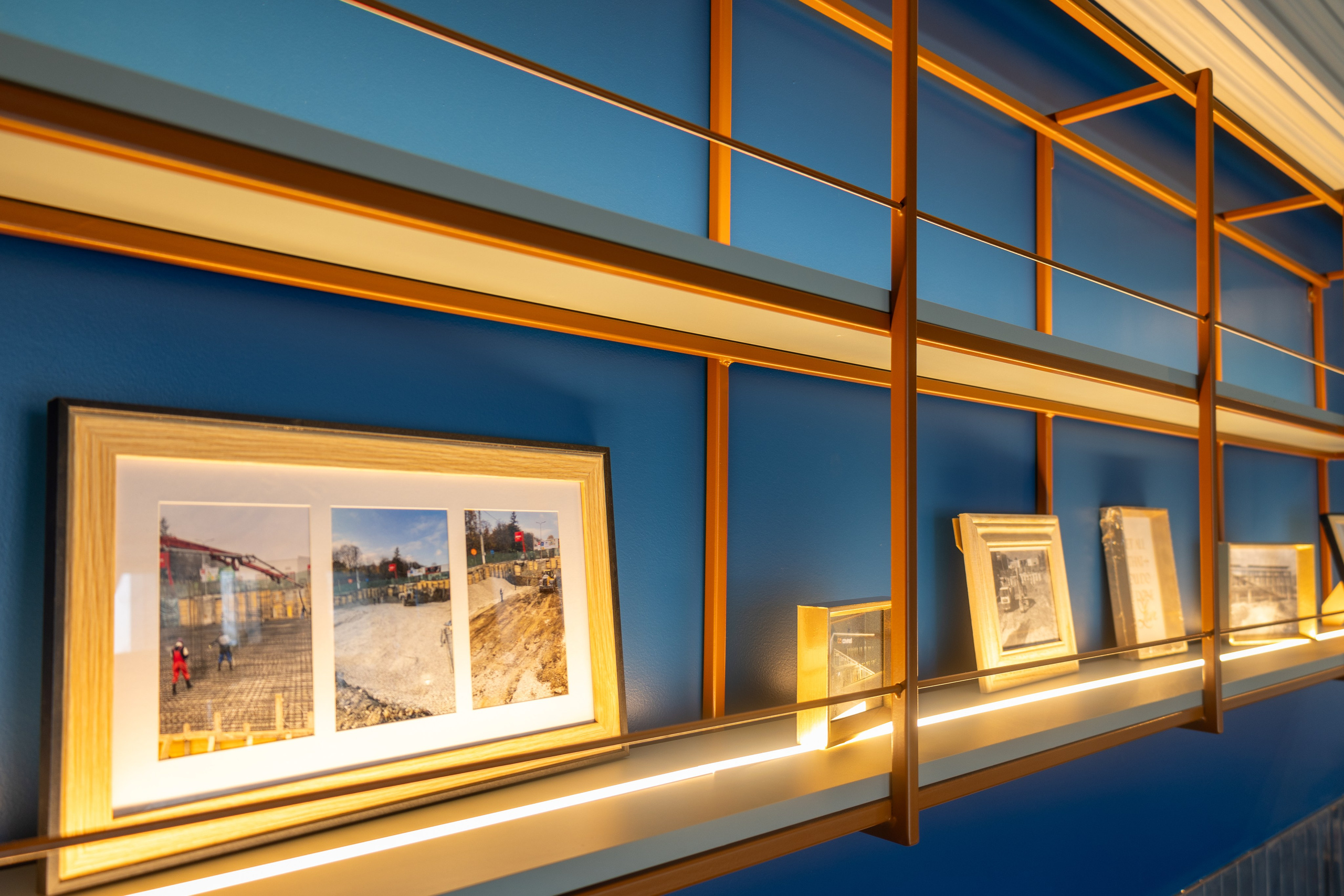 Cafenea “Monte Carlo” Buhuși. Fotograf. Lucrez cu oameni, produse și spații. Portret și fotografie creativă. Bacău, România. Lidia Savinoiu