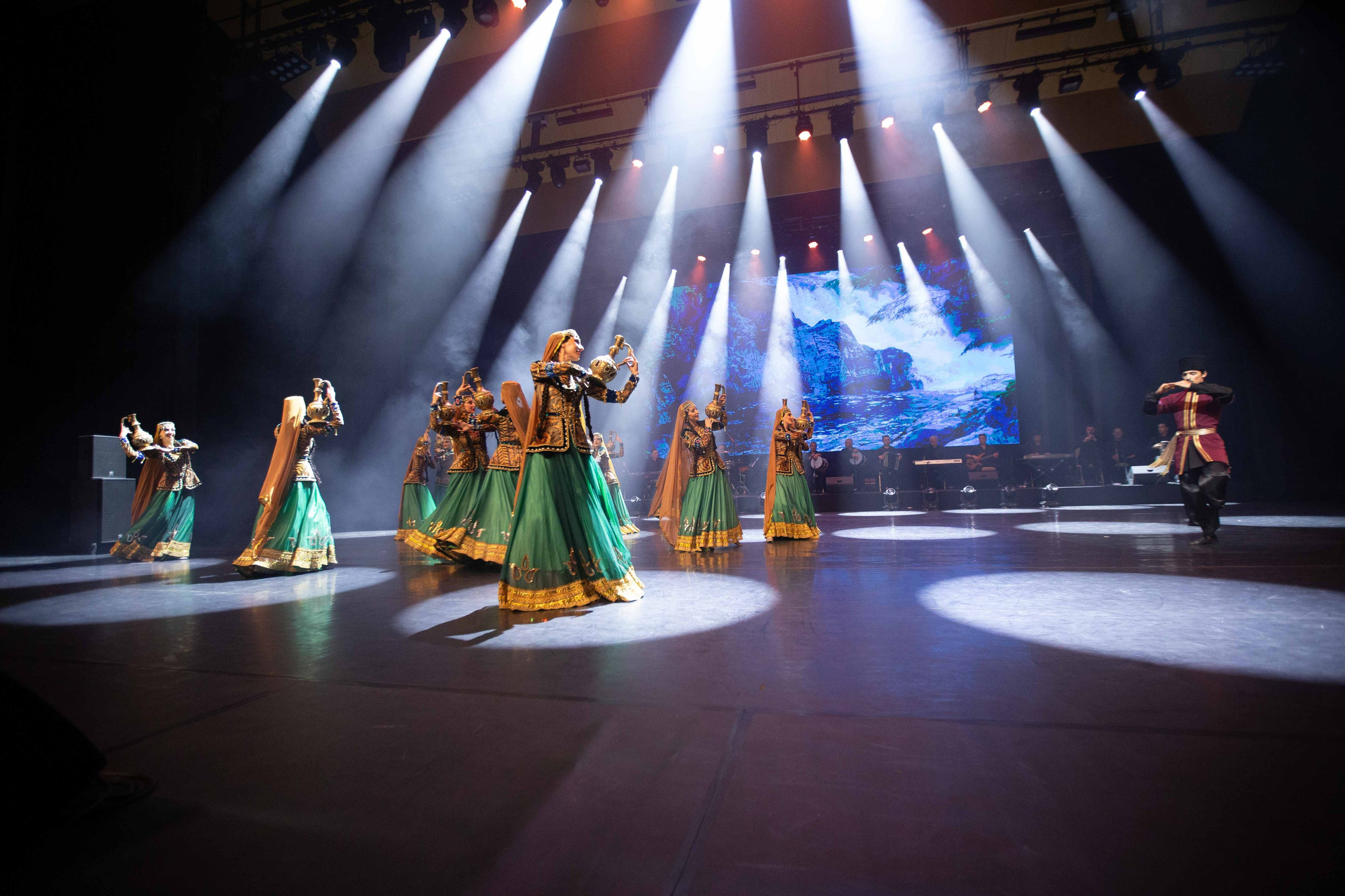 STATE DANCE ENSEMBLE. Wedding&Event photographer Ismail Rzayev in Baku