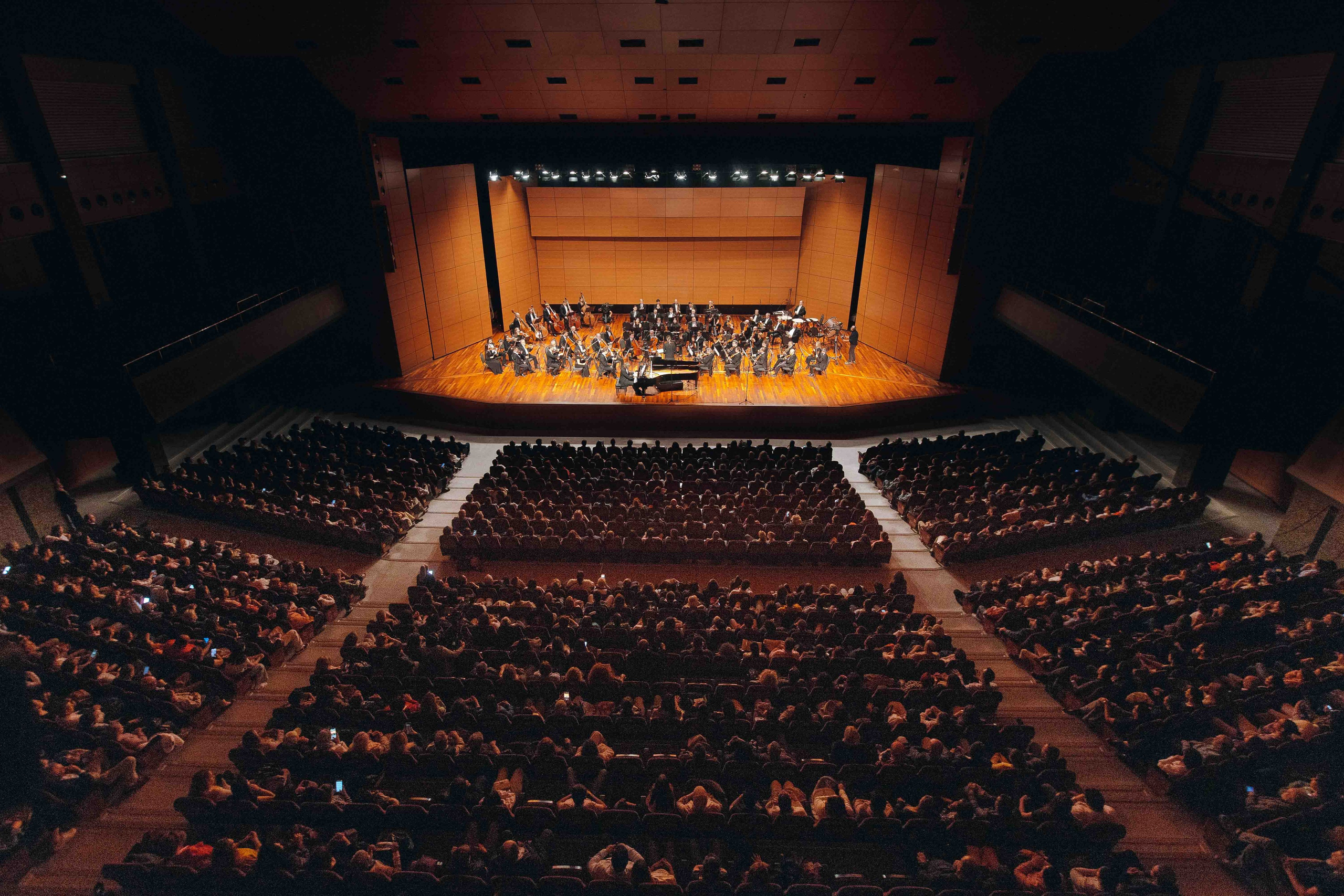 The Tchaikovsky Academic Grand Symphony Orchestra in Istanbul. Wedding&Event photographer Ismail Rzayev in Baku