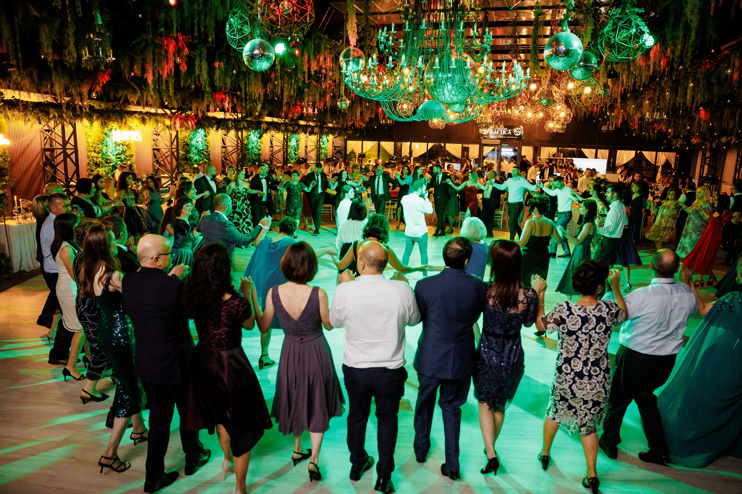 Raluca & Bogdan - Domeniile Saftica. MDimaFotoStudio. Fotograf de nuntă, evenimente private și de familie