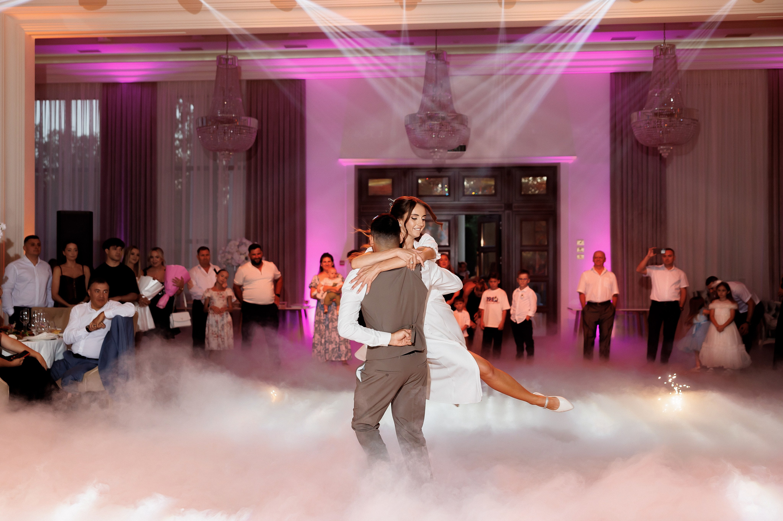 Eugen & Livia — Grand Elysee — Wedding Day. Servicii Foto și Video 067188353