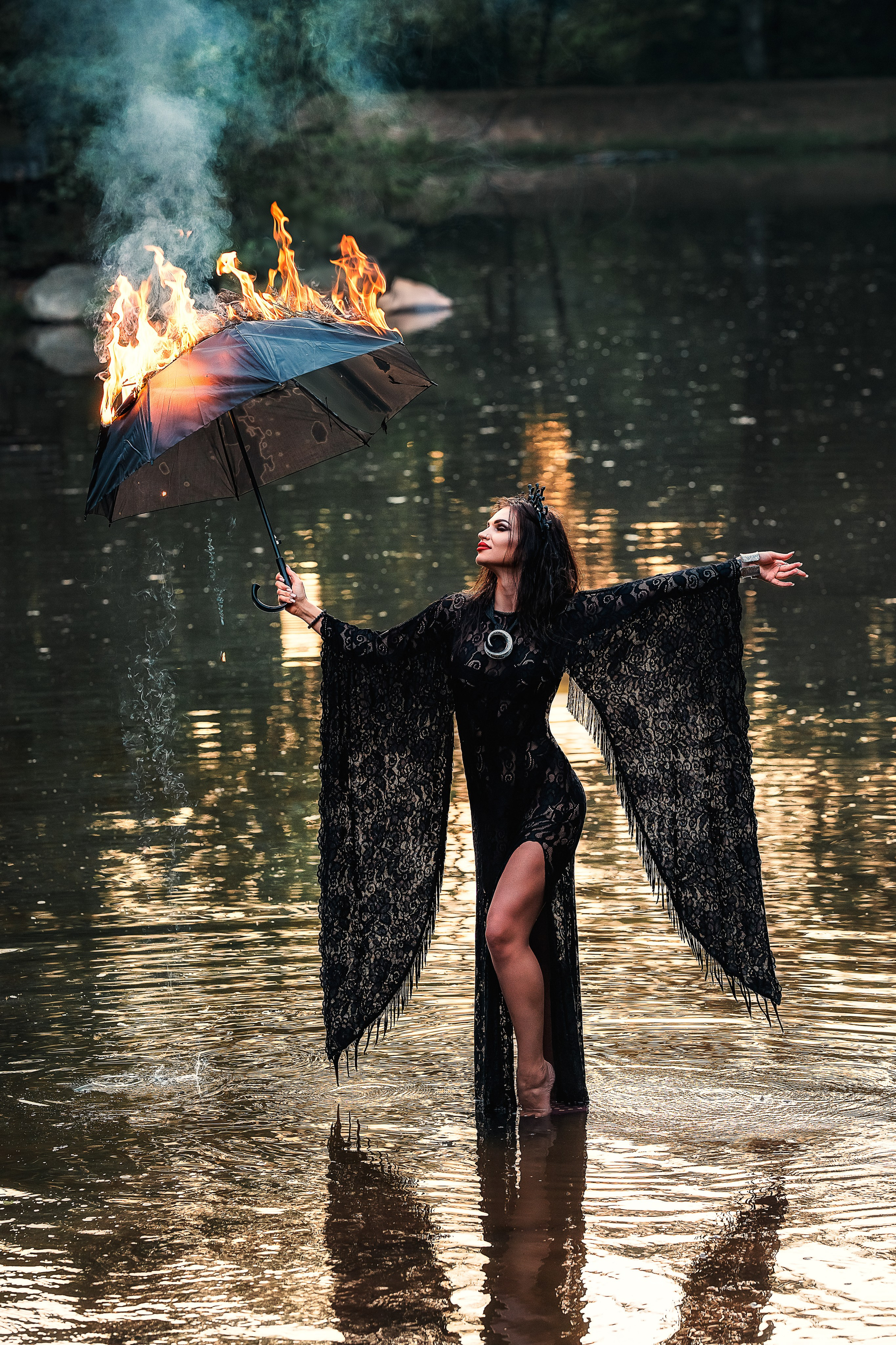 Witch at the lake. Familien, Lifestyle und Portrait Fotografin in Trier, Luxembourg