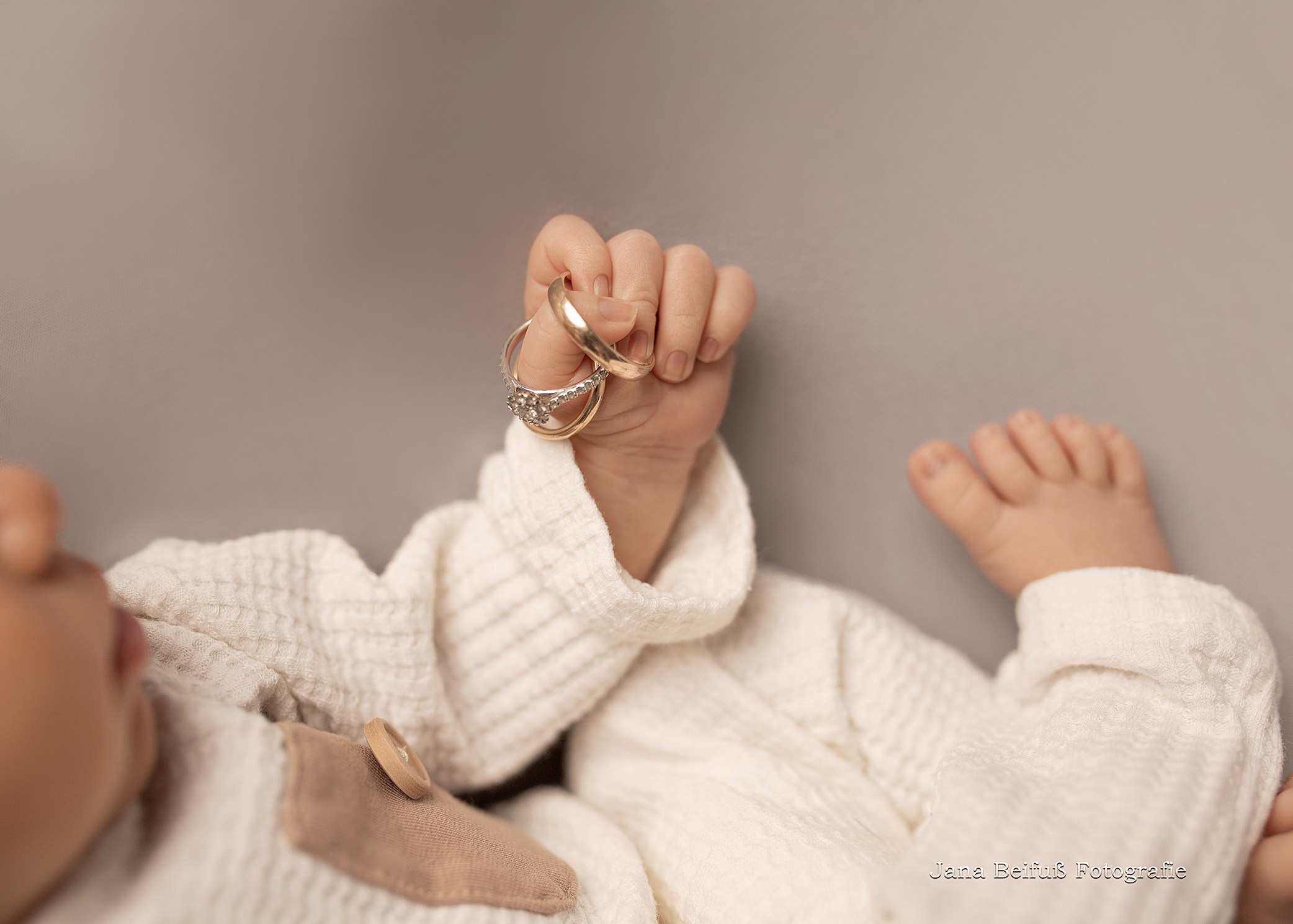 Neugeborenenshooting Weißenhorn, Neugeborenenshooting Ulm, Babyfotograf Ulm, Babyfotograf Senden, Babyfotograf Neu-Ulm, Jana Beifuß Fotografie, Familienfotos, Liebe, Geduld, Neugeborenenfotos Weißenhorn, Pfaffenhofen a. d. Roth, Gaumenspalte, Gaumenlippenspalte, Babyfotograf Vöhringen, Babyfotograf Weißenhorn, Babyfotograf Ehingen an der Donau