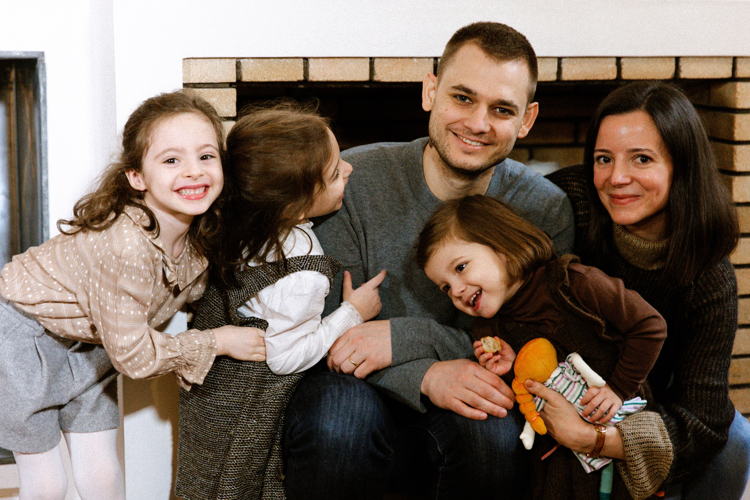 Family At Home Photoshoot in Paris | Natural Lifestyle Photography. Paris Wedding Photographer