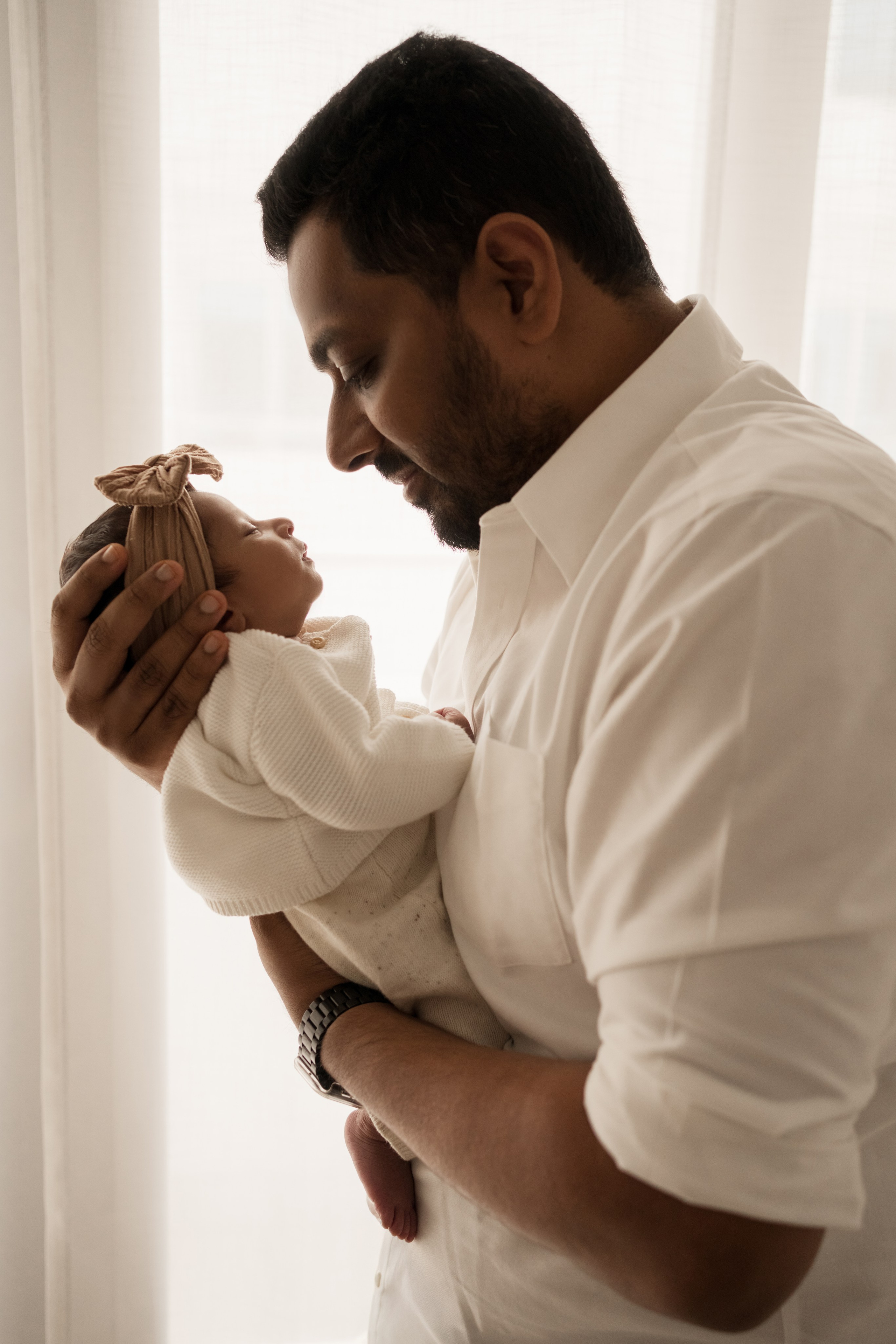 First moments of love. Angela Iakovleva — Family Photographer in Dubai