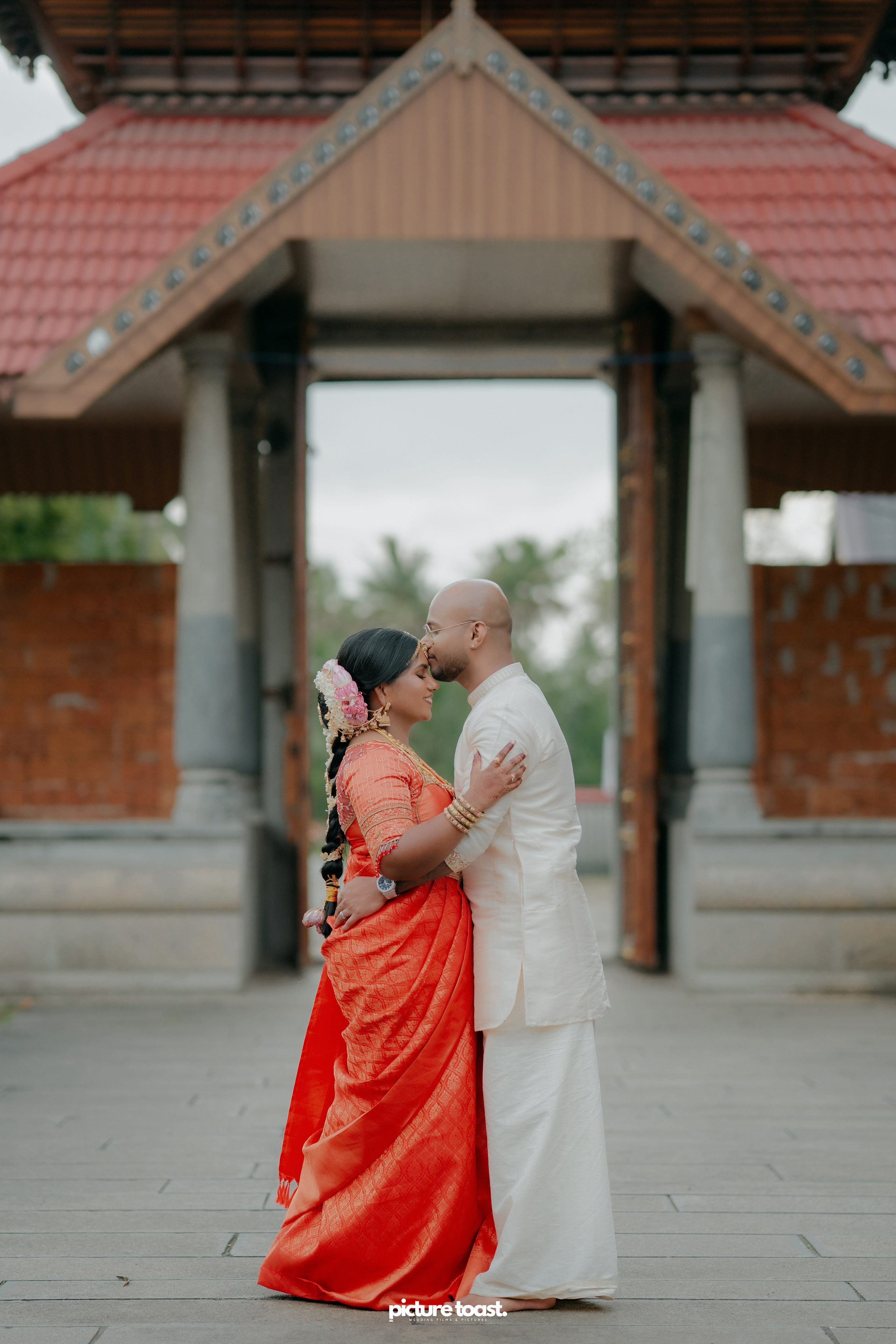 Traditional Kerala Hindu Wedding Ft. Anusree & Vishnu. Fine art Wedding Photographers in India & Canada