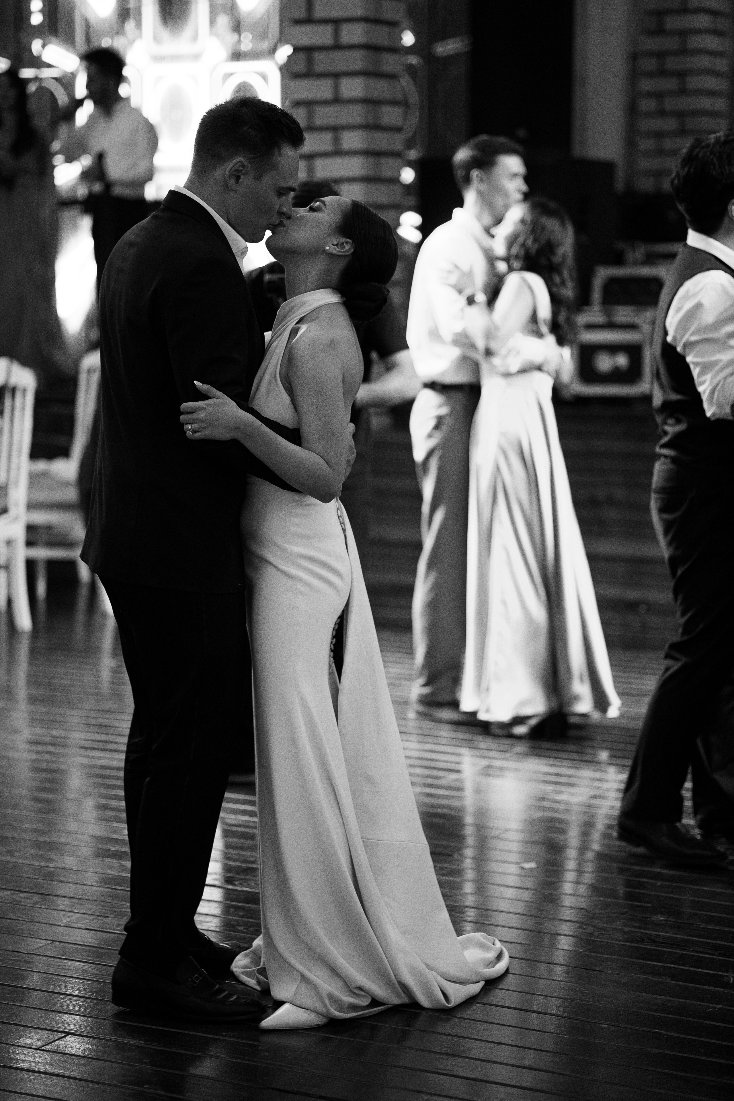 Thomas & Suyumbika. Главная