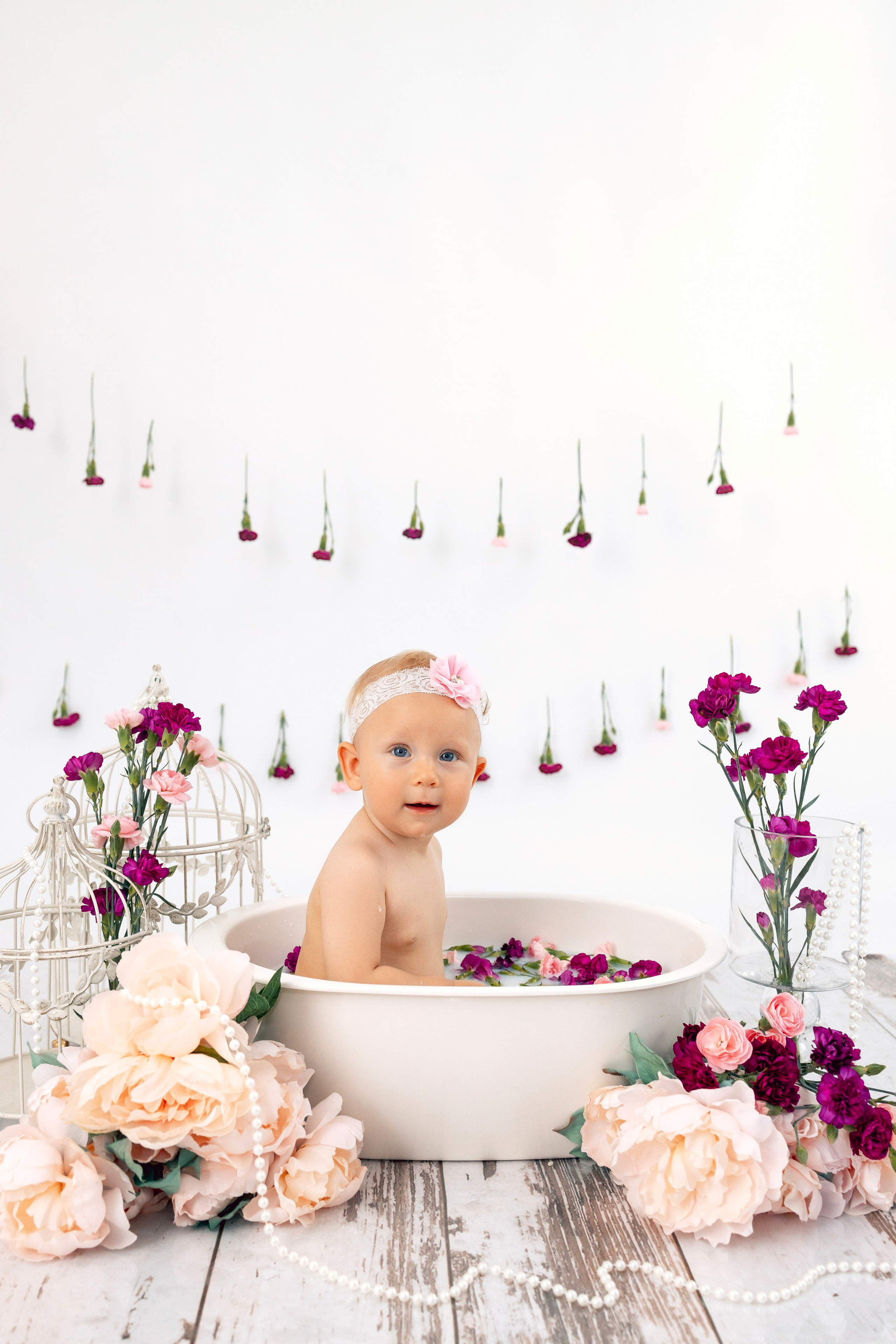 Milk bath. Anaeliseevaphoto.com