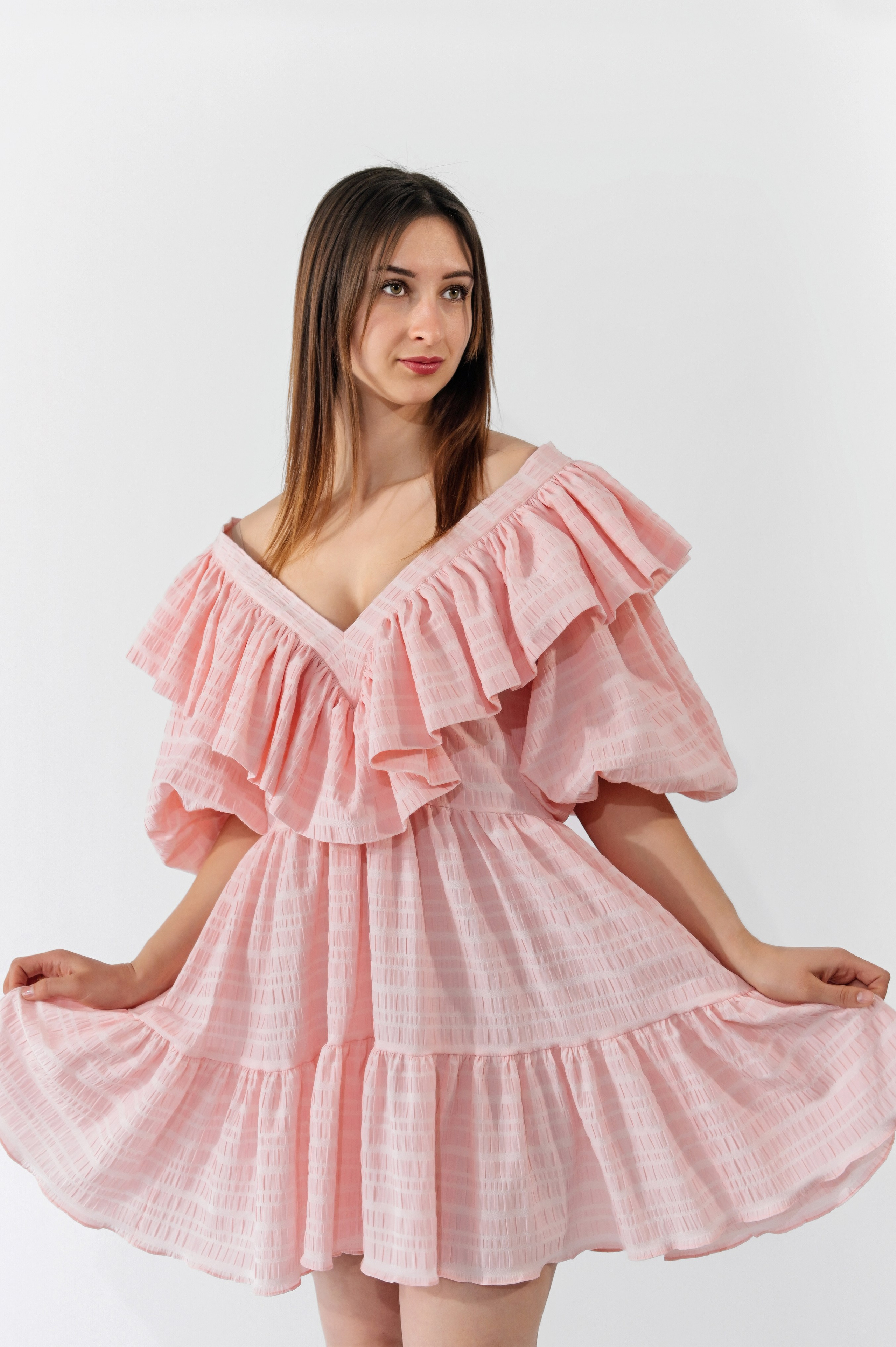 Rochie cu volane și mâneci bufante. Designer vestimentar: elaborarea, proiectarea și confectionare…