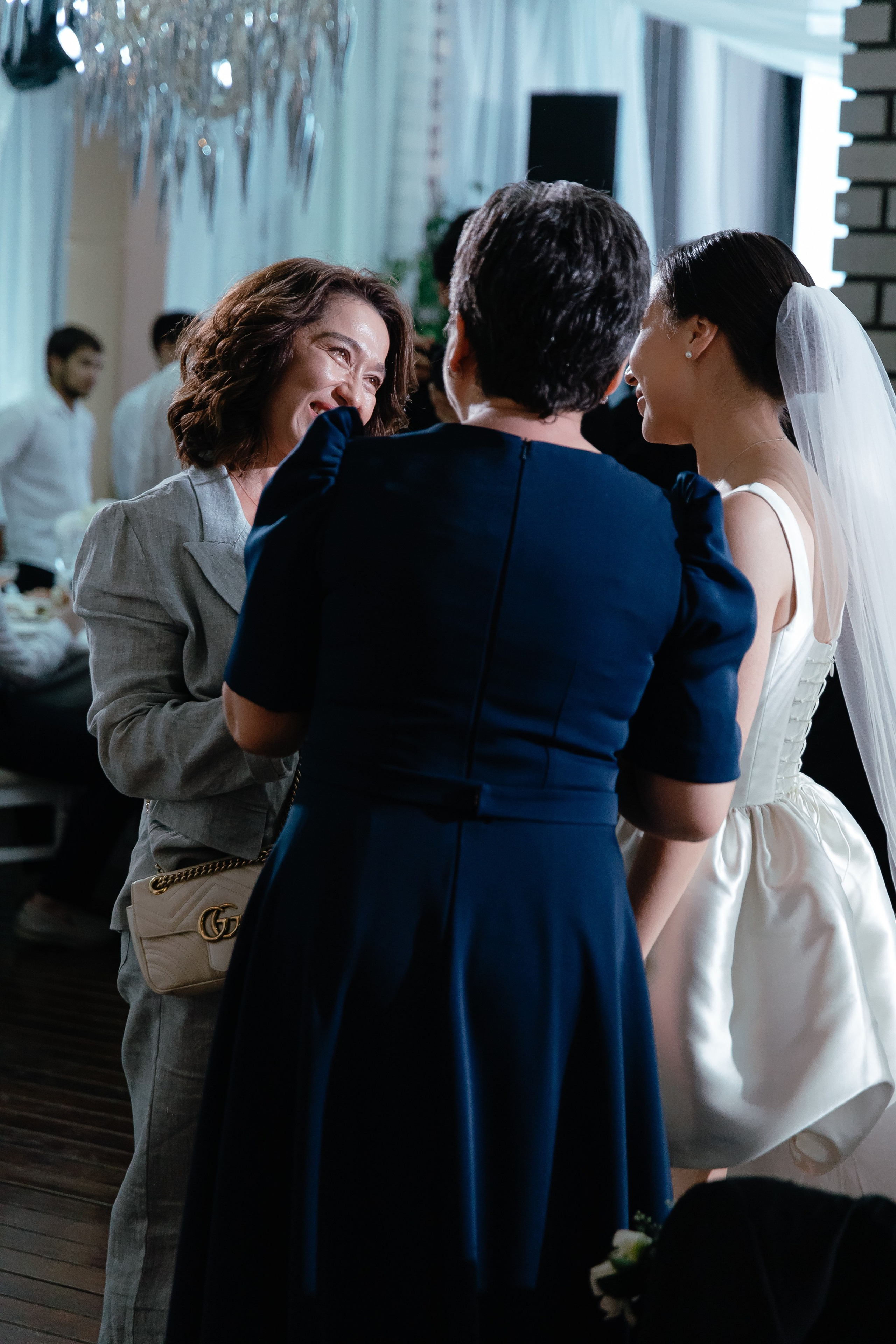 Thomas & Suyumbika. Главная