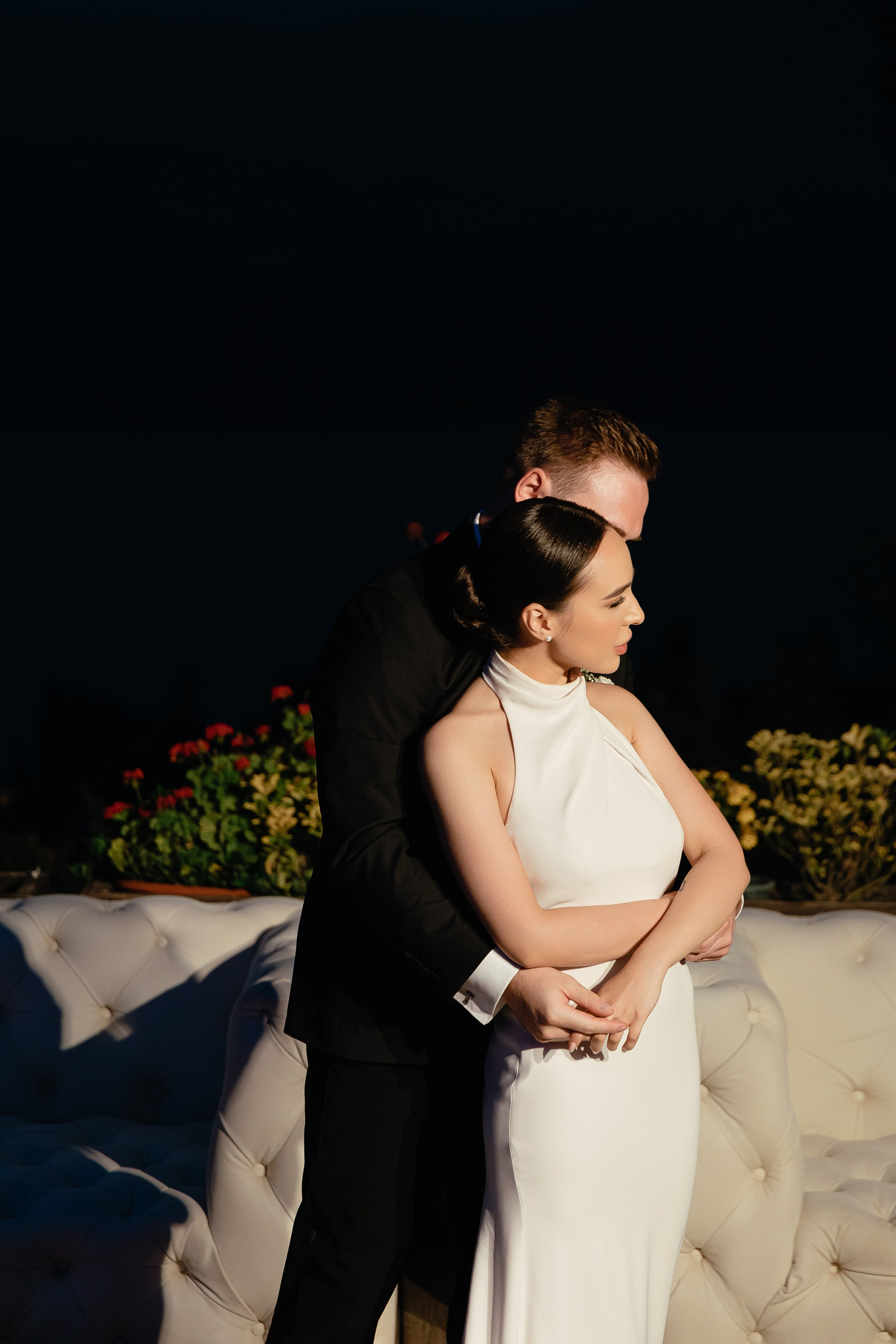 Thomas & Suyumbika. Главная