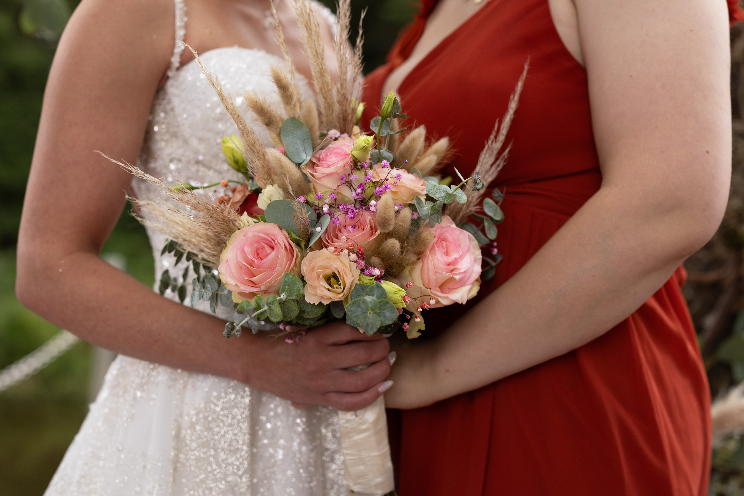 Freie Trauung bei Sonnenuntergang: Yvonne und Denis genießen ihre Trauung im Artland Kotten, Quakenbrück.