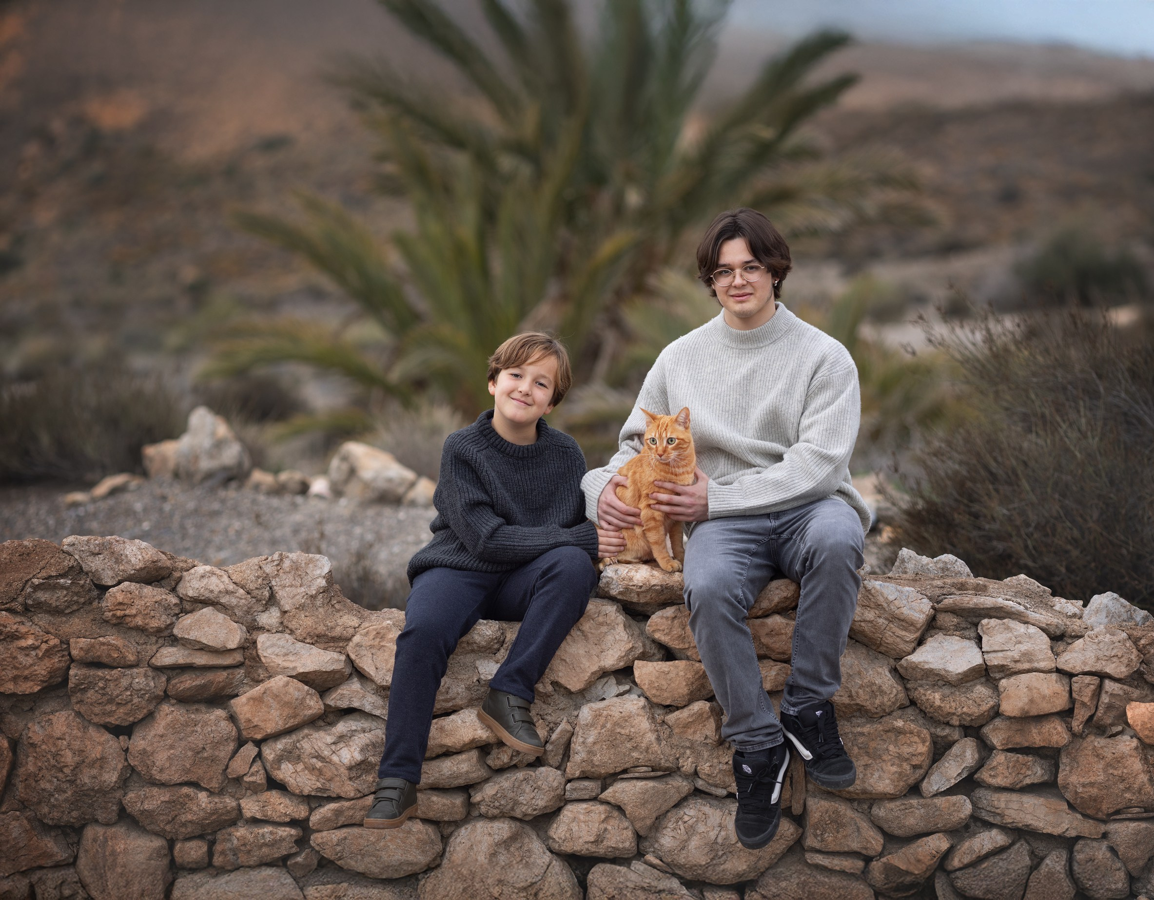 Fotosesion de mis hijos con su gato Boris. Fotógrafo Almeria. Swetlana Ushakova