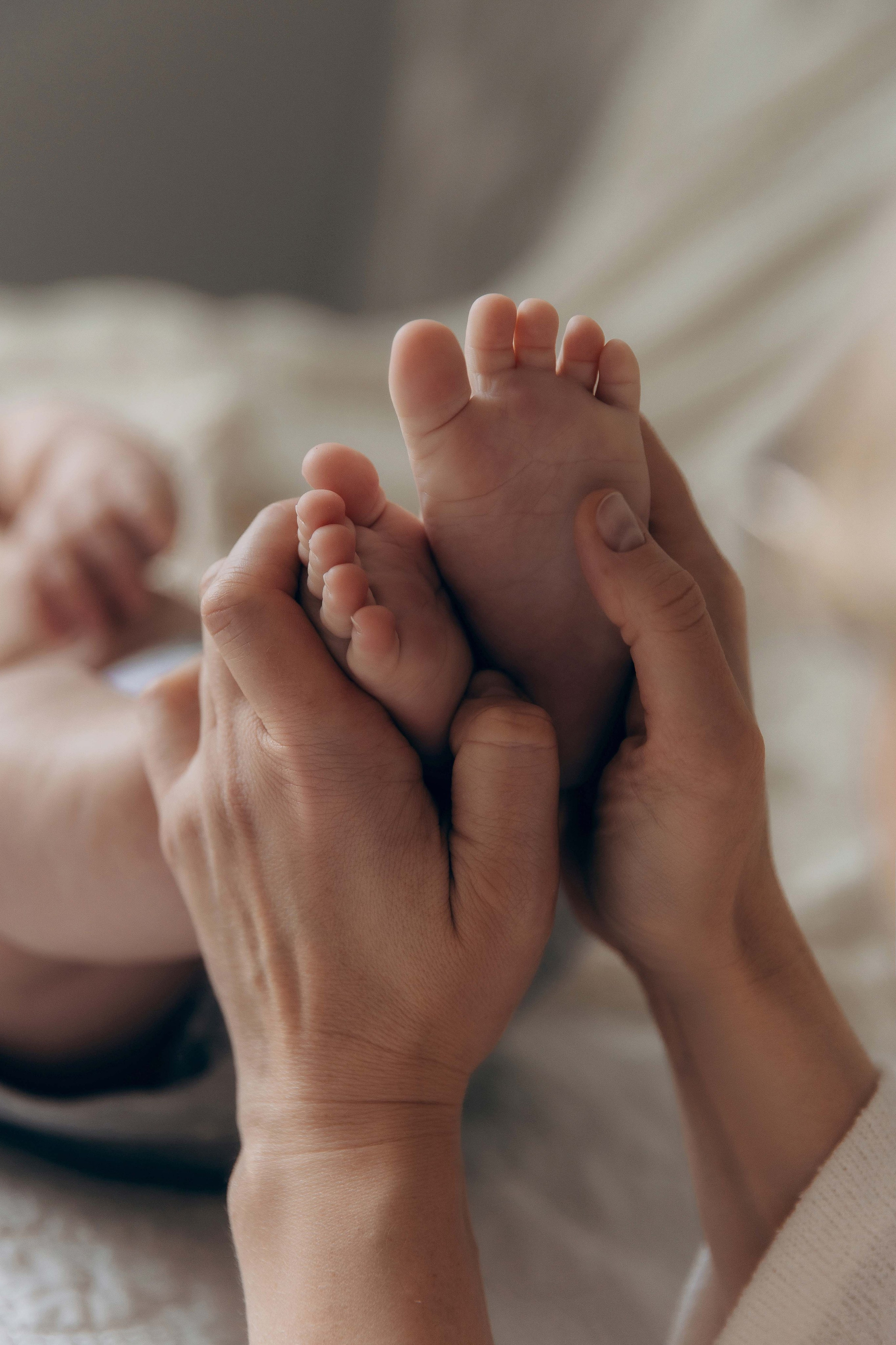 At-Home Baby Photoshoot — First Months of Life in a Cozy Home. Family and children’s photographer in Chicago