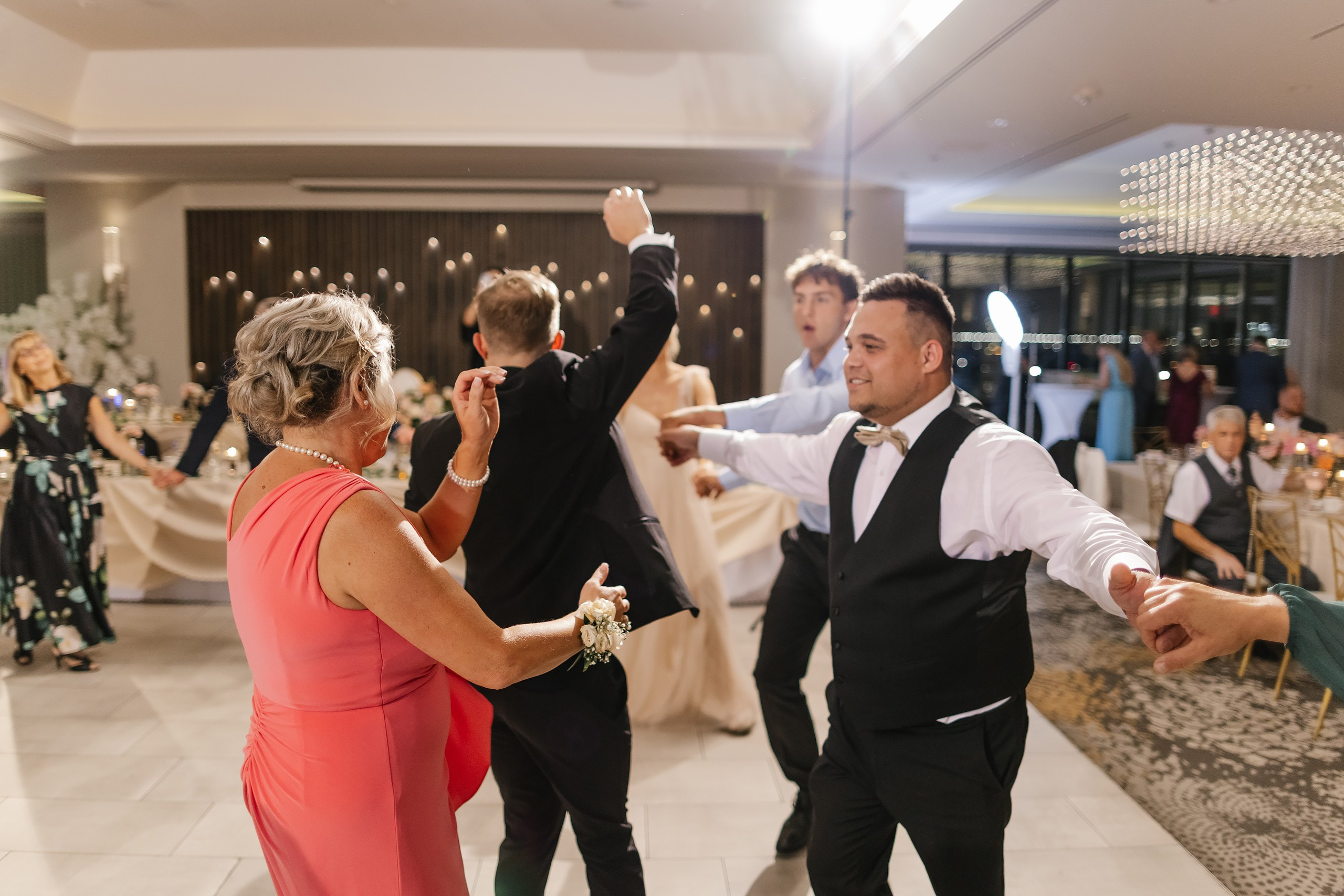 09.06.2025 Wedding. Wedding family event photographer in Chicago Nick Yushevich