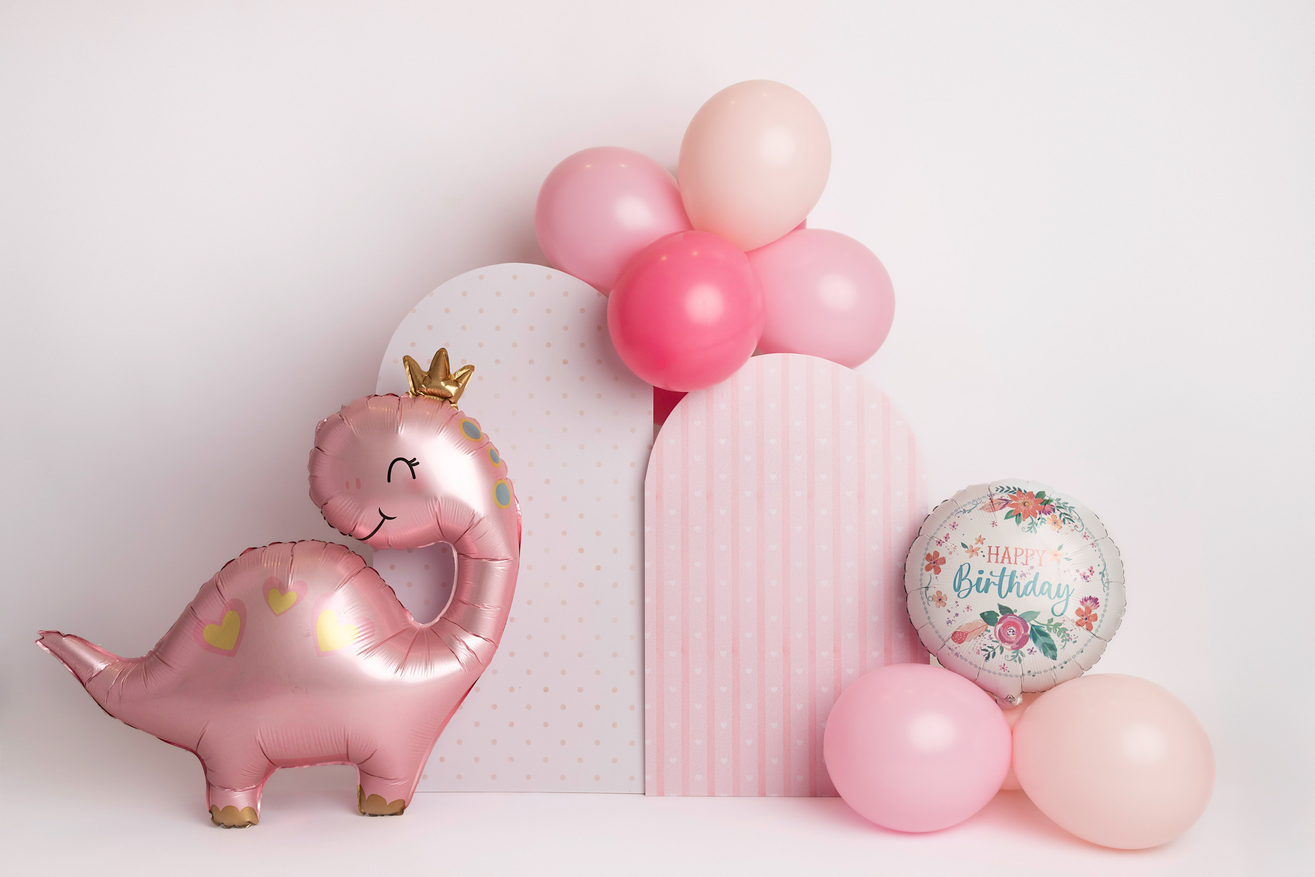 CAKE SMASH PHOTOGRAPHY. Newborn, Sitter and Cake Smash Photographer in Doha, Qatar