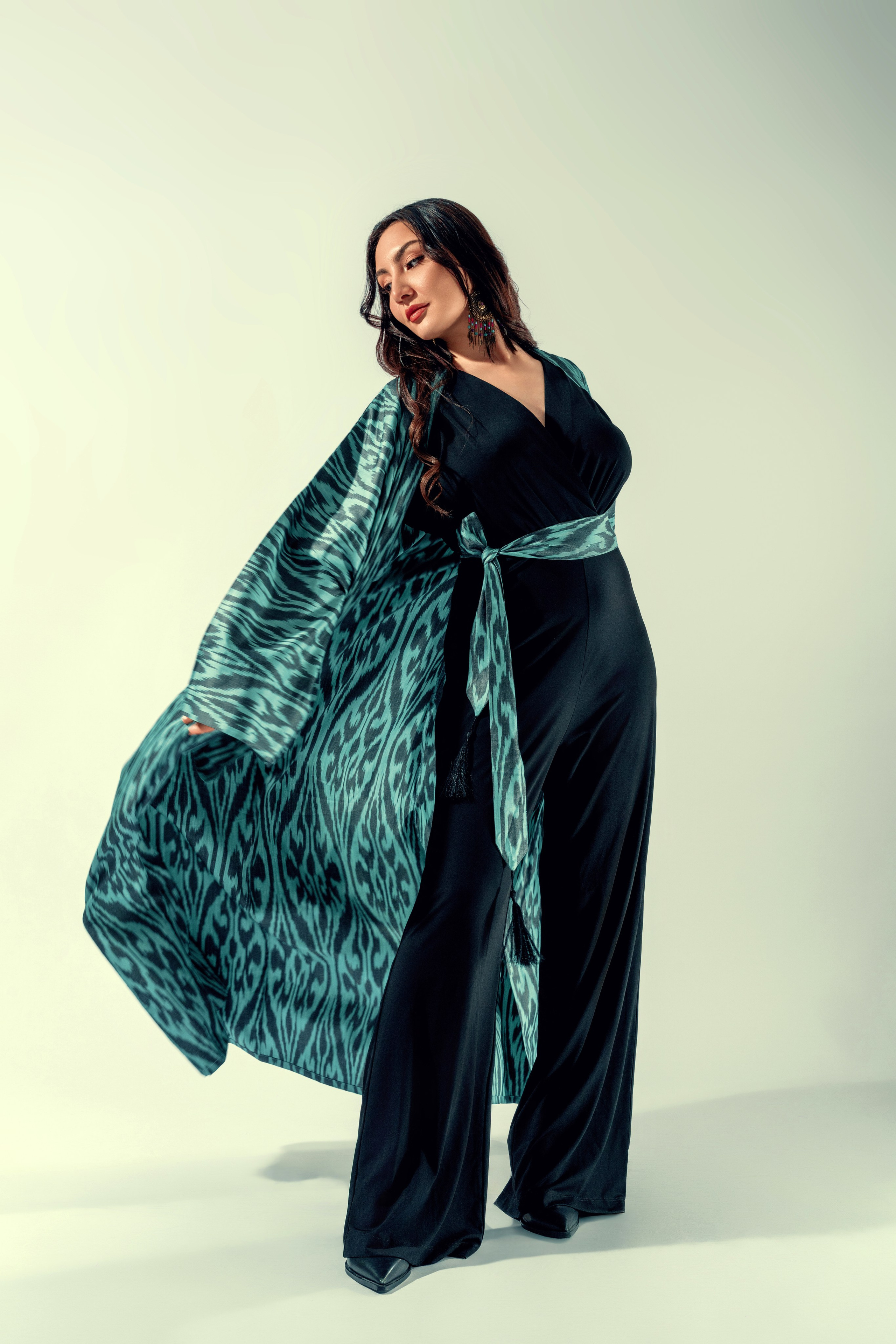 Levitating Ikat. Nifty photography — коммерческий и портретный фотограф в Ташкенте. Студийная и выездная съёмка