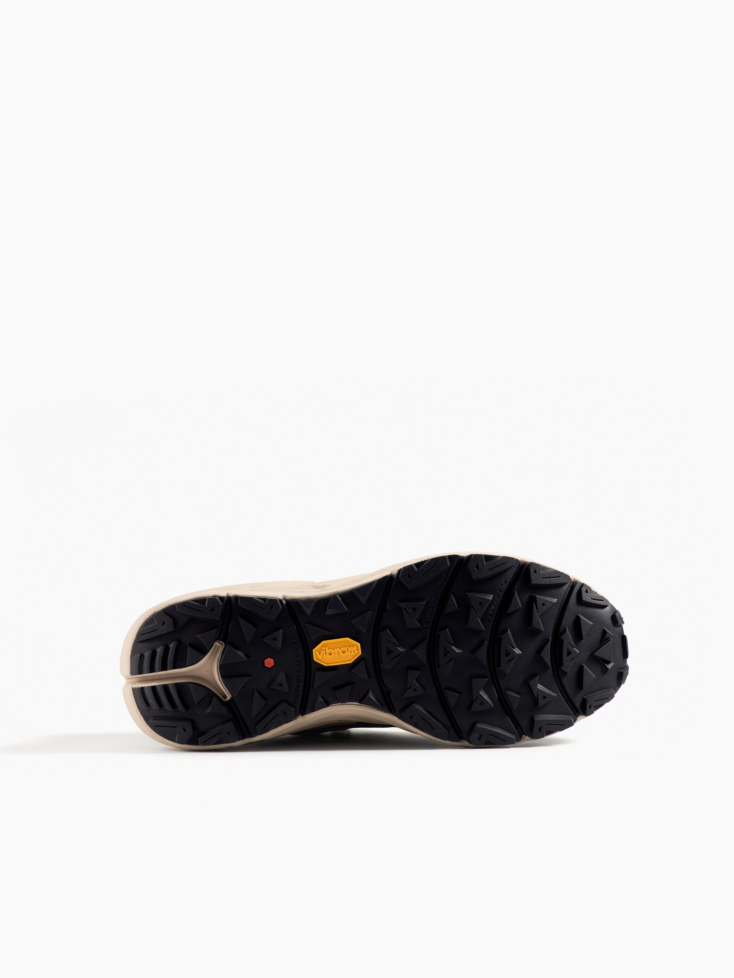 Обувь. Предметная фотосъемка в Алматы. Студия фото и видео съемки товаров