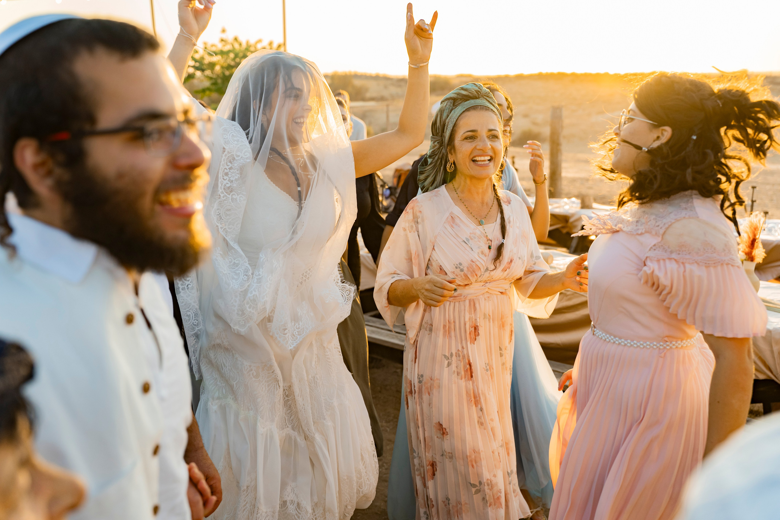 אביה ואחיה. יוסף מזרחי צילום חתונה, ברית וזוגיות. צלם מקצועי שאוהב להוציא אתכם הכי יפים ברגעים הכי מרגשים