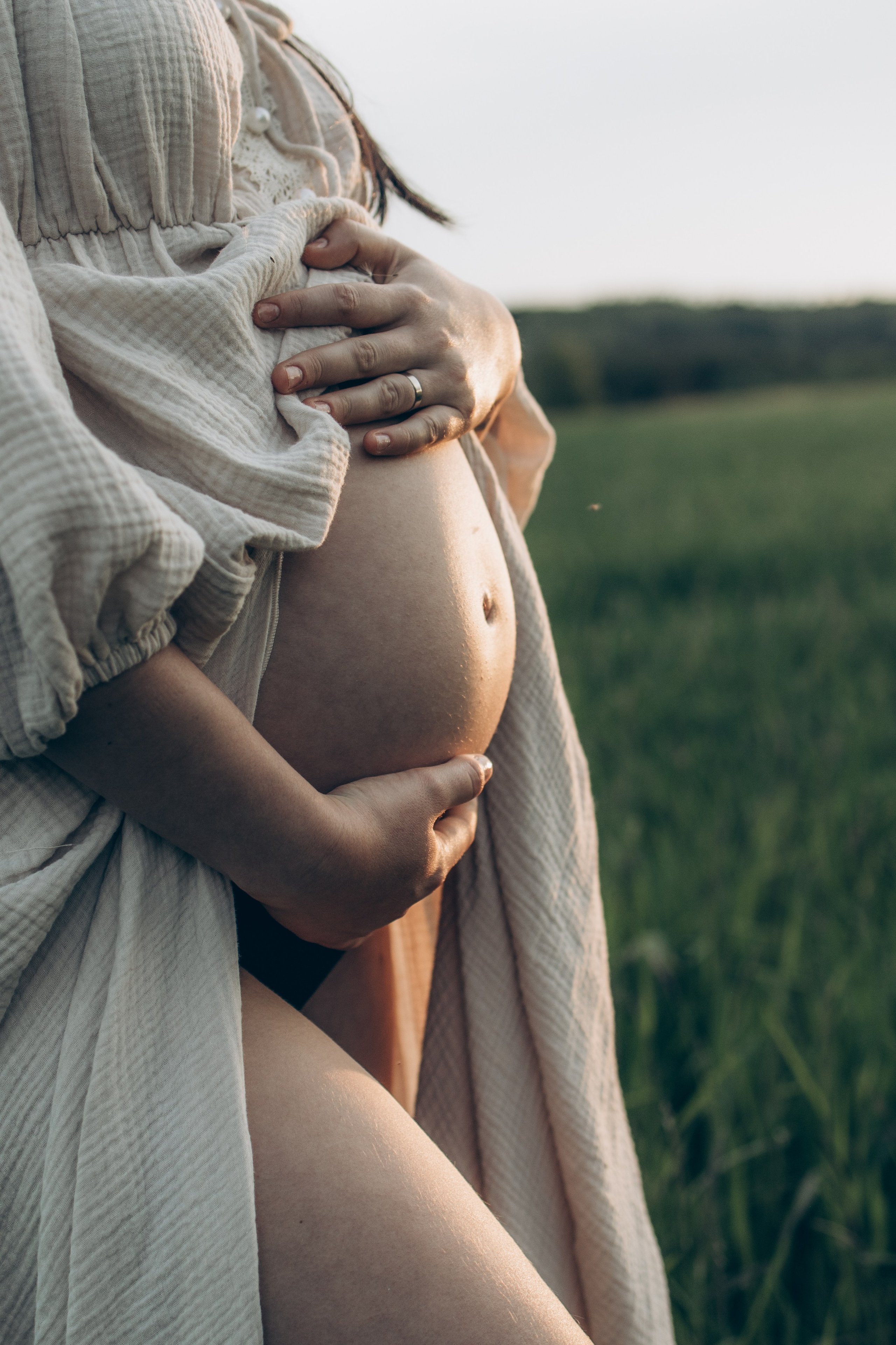 In der Natur. Fotografin Heidenheim / Newborn, Babybauch & Familie - Nadine Schmalz