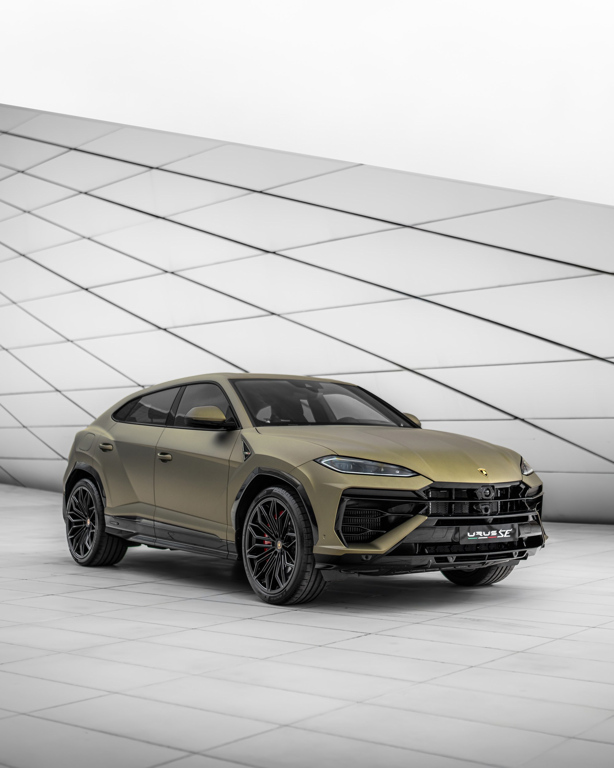 LAMBORGHINI. WORLDWIDE COMMERCIAL AUTOMOTIVE PHOTOGRAPHER