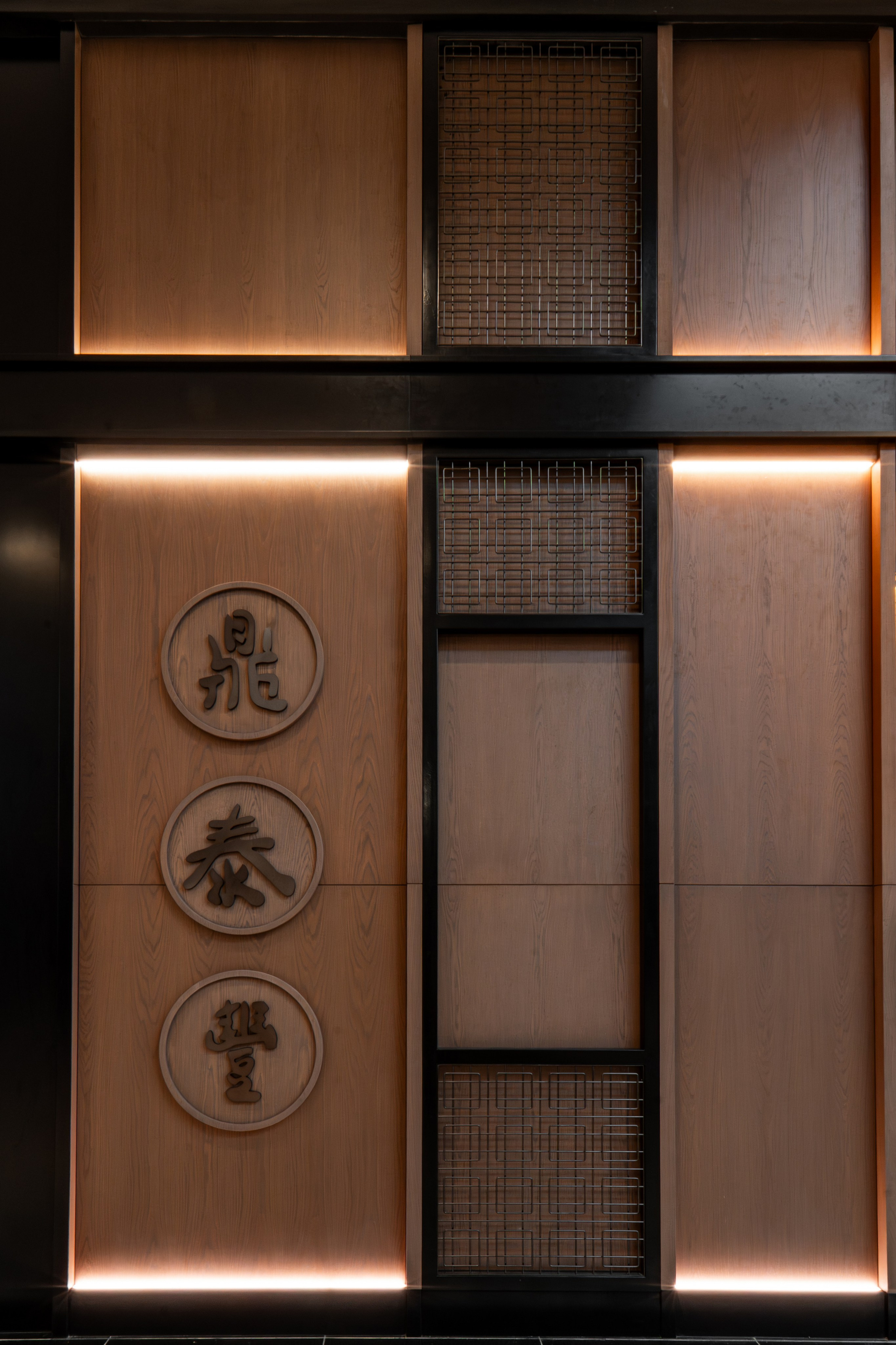 INTERIOR. Photo and video production. Editing & retouching services. Training