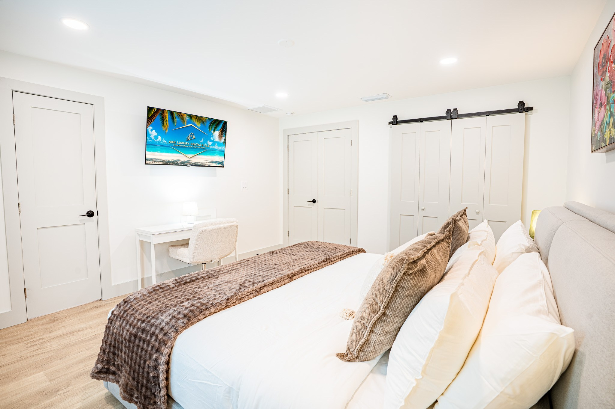 Airbnb: Real Estate 01. Welcome to my video and photo world!