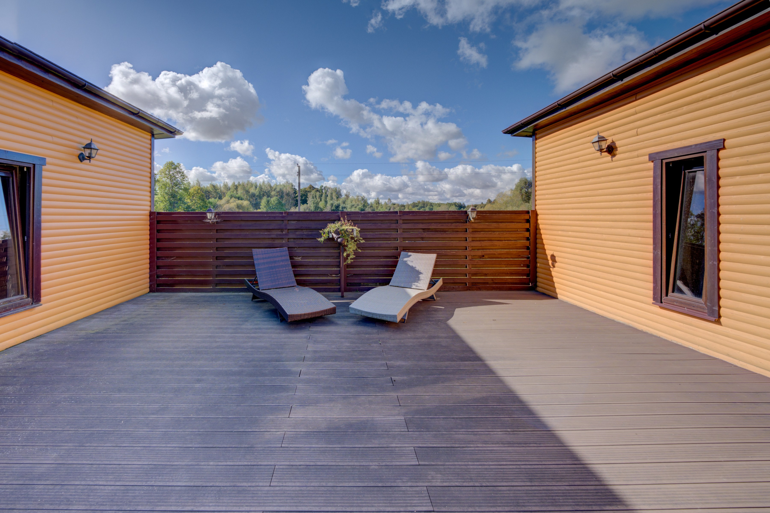 Sadyba Vinliaus r. prie ežero. Elina Sapiega fotografė Vilniuje