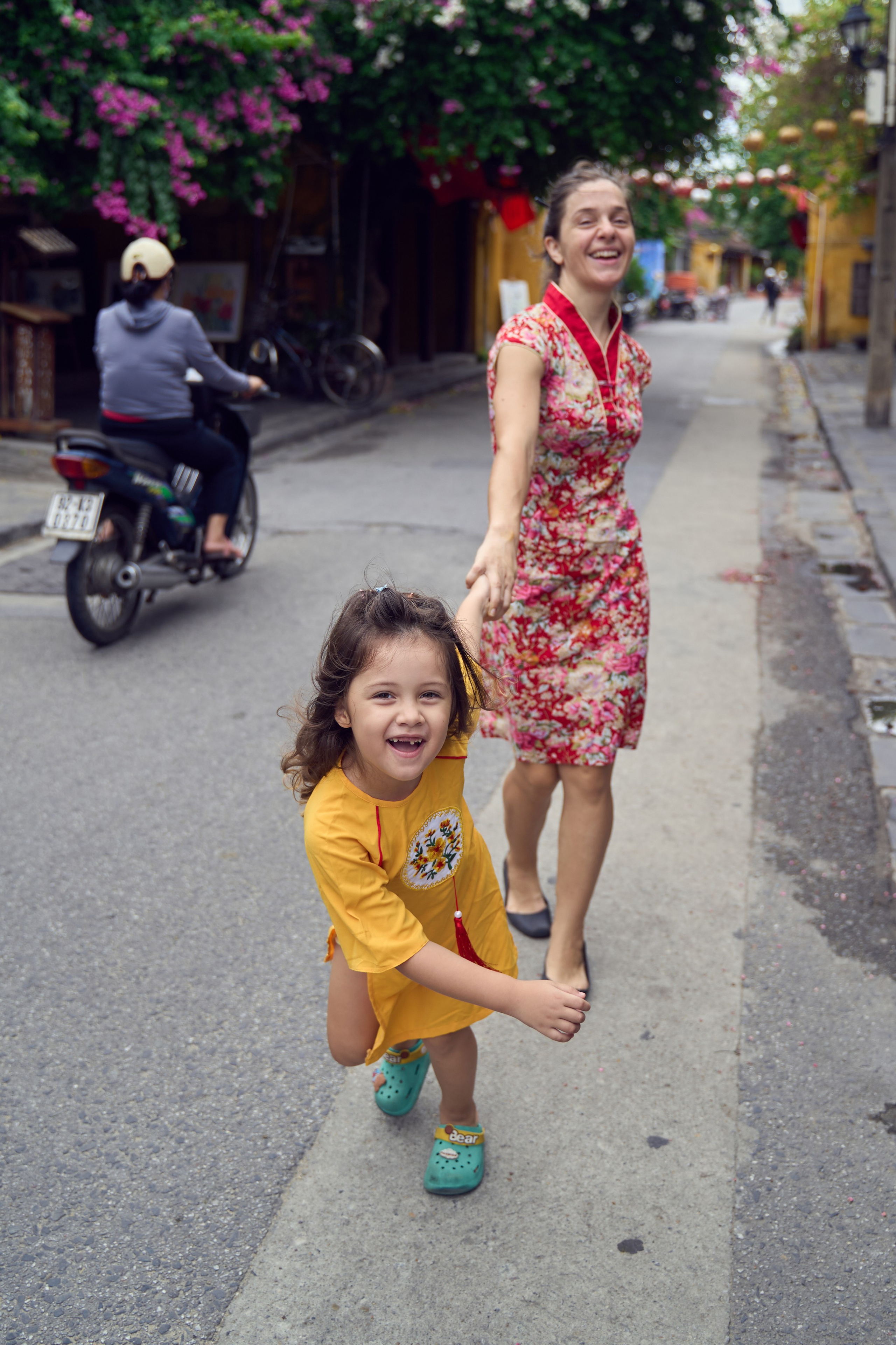 Family Photography in Hoi An | Natural & Candid Moments. Photographer in Hoi An — Veronika Guzenko. Natural photoshoots for couples, families and solo travelers. Book your shoot today