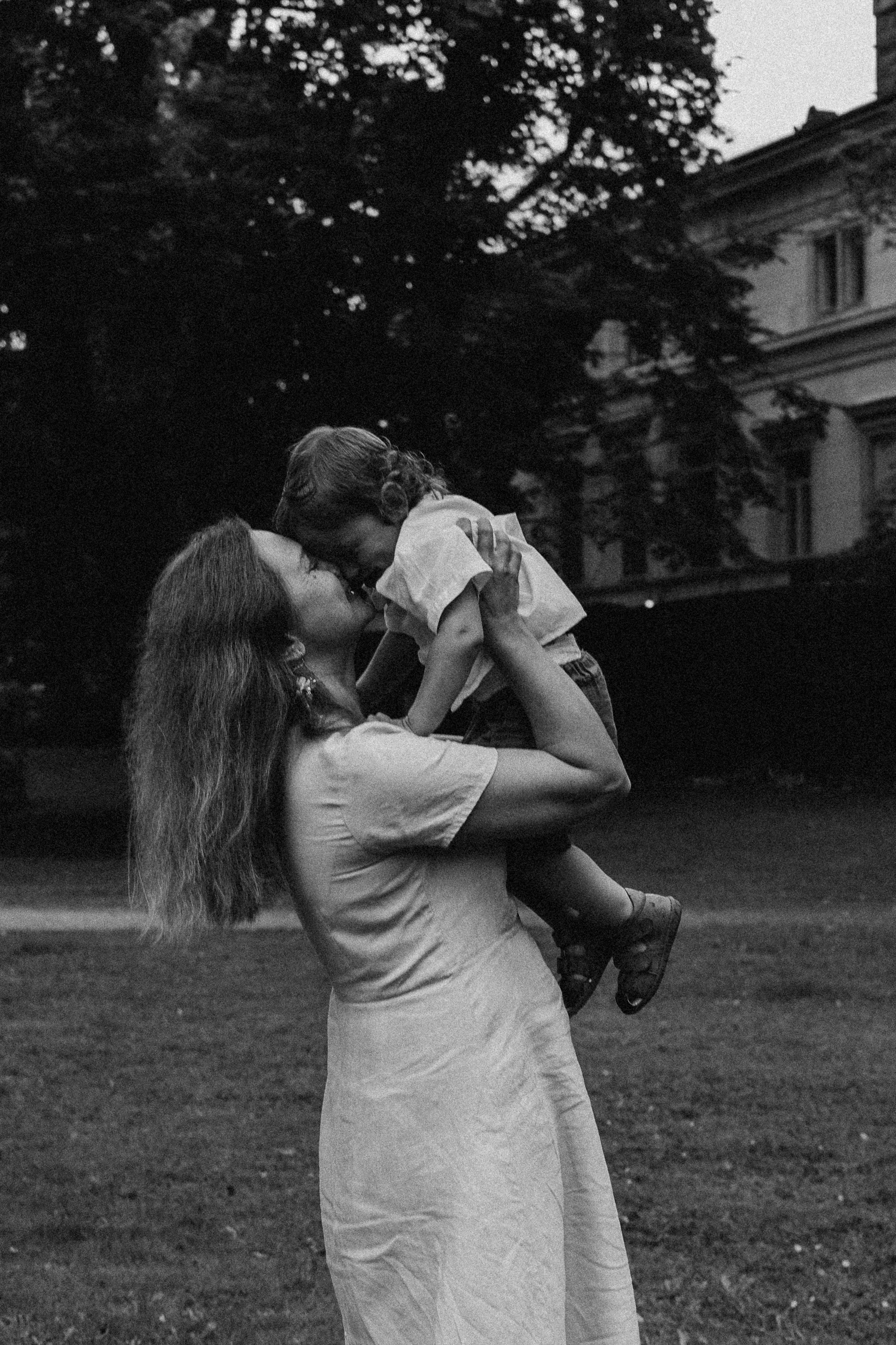 Kaivopuisto. Wedding and potrait photographer in Helsinki Vickan O