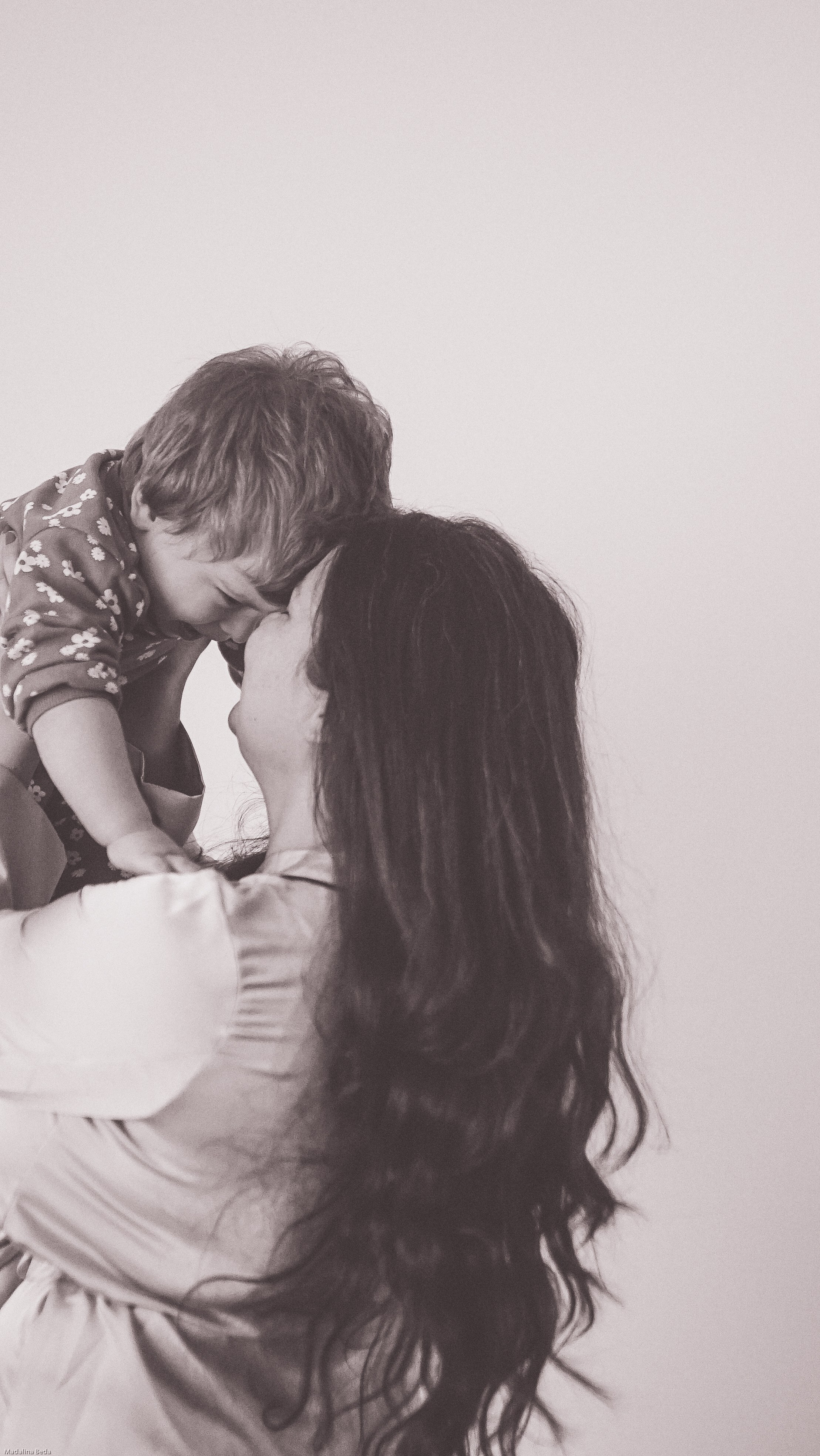 Mother Earth: Proiect de Fotografie Maternitate | Mădălina Beda. Madalina Beda- Artist vizual, fotograf, doula la nastere, consultant babywearing Brasov si in toata tara