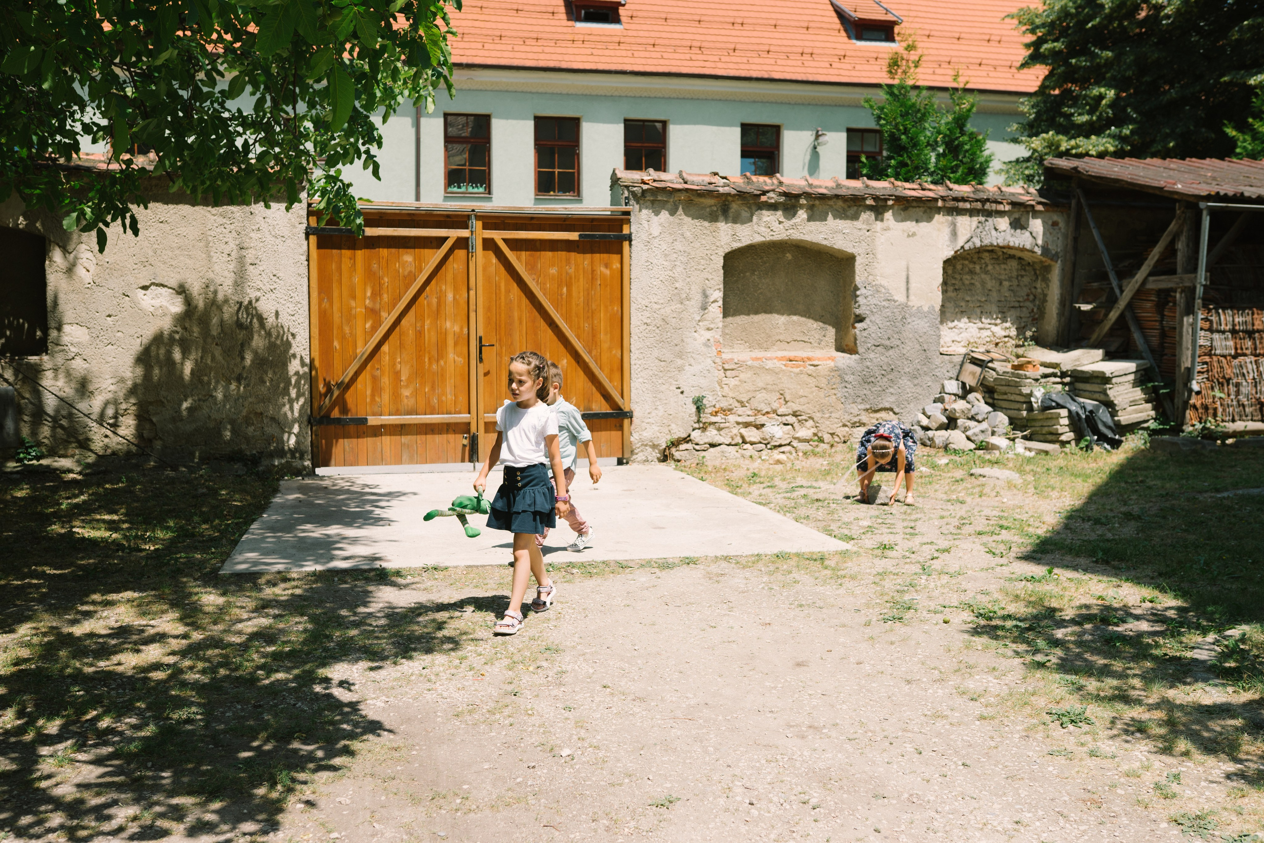 Fotografie de Eveniment Brașov: Povești Vizuale | Mădălina Beda. Madalina Beda- Artist vizual, fotograf, doula la nastere, consultant babywearing Brasov si in toata tara