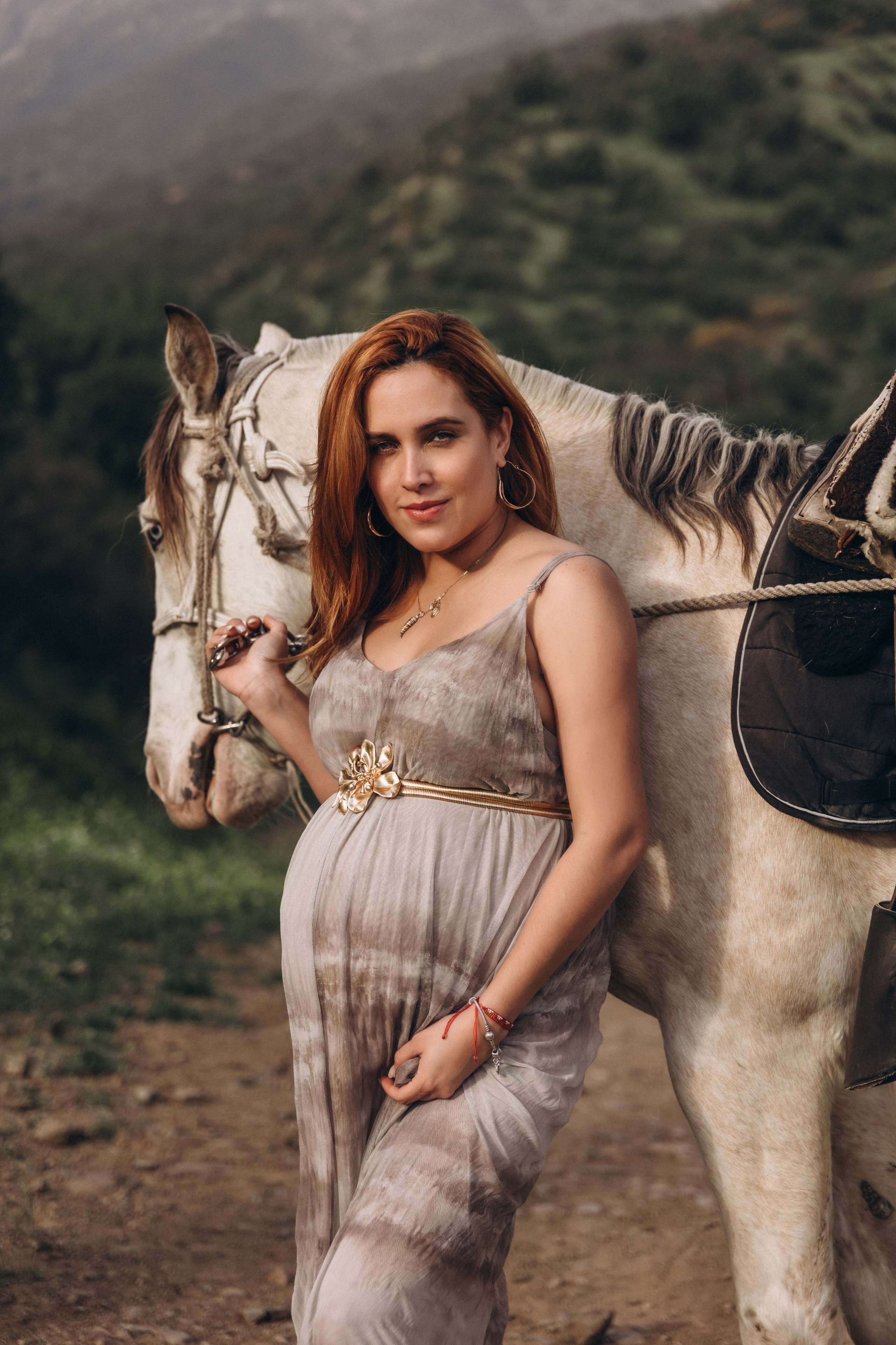 Sesión fotográfica ecuestre en la montaña — Elegancia salvaje y paisajes cinematográficos. Photographer in Santiago, Chile Anna Almazova