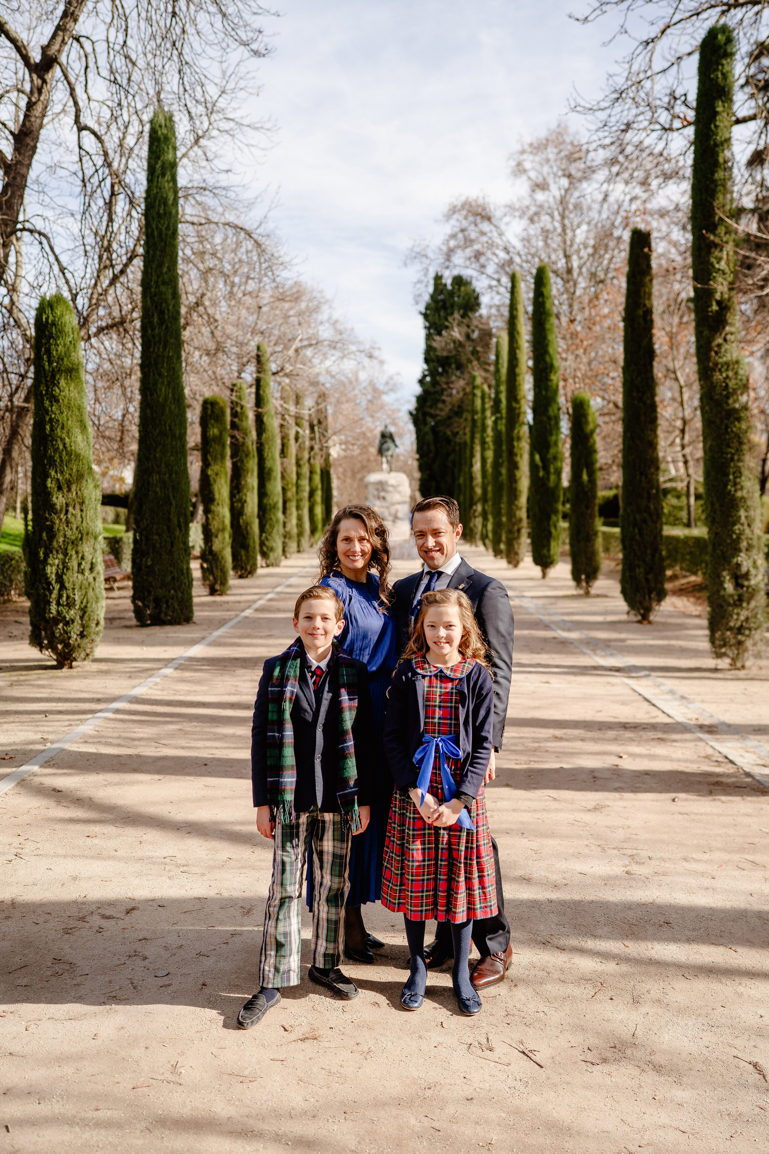 Family photoshoot in Retiro Park. Madrid Photographer for Proposals, Engagements & Families | Anya Petrova
