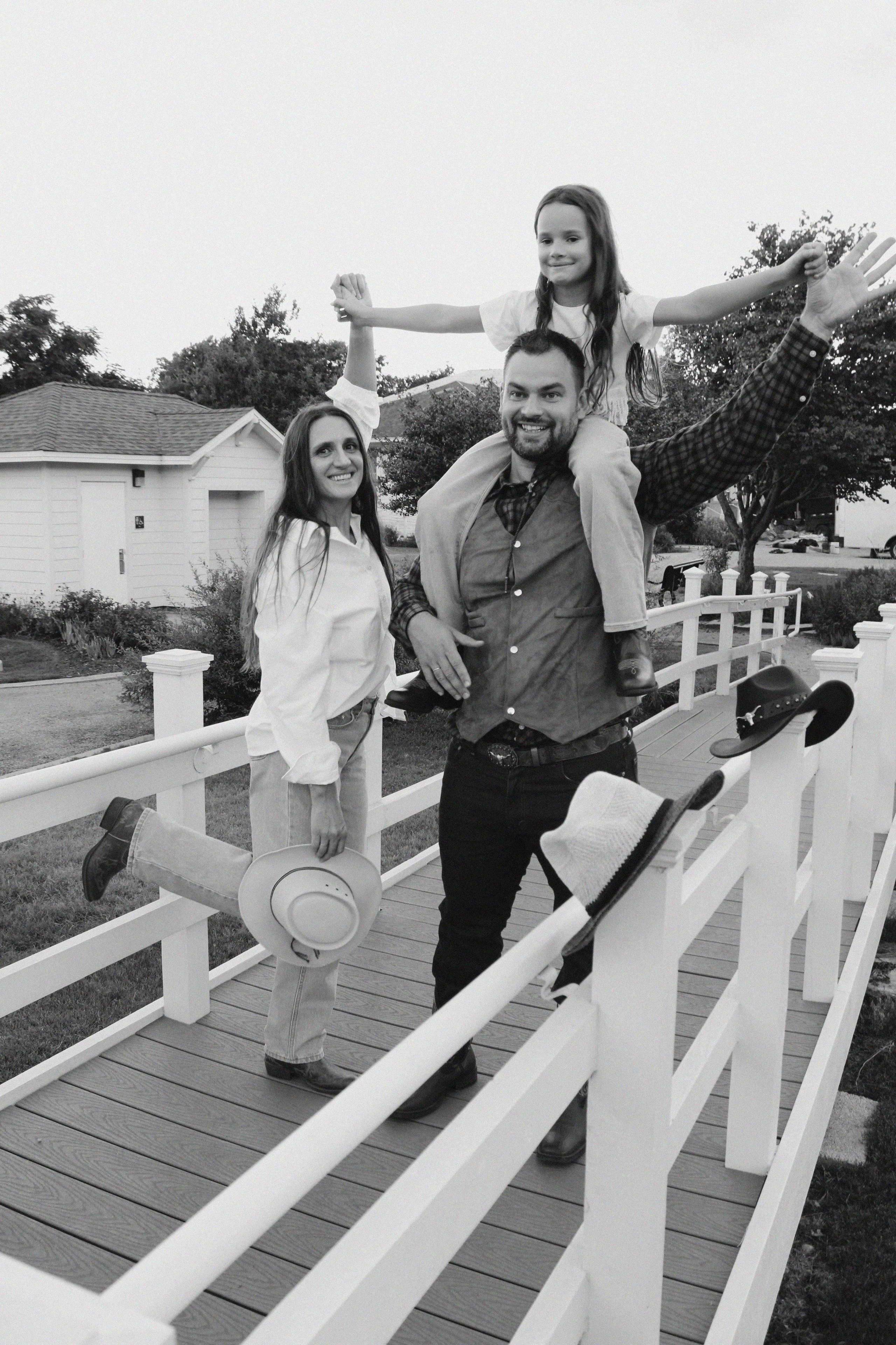 Texas Countryside Family Photoshoot in Cowboy Style. Lana Petrychenko — Portrait & Family Photographer. Valencia, Spain