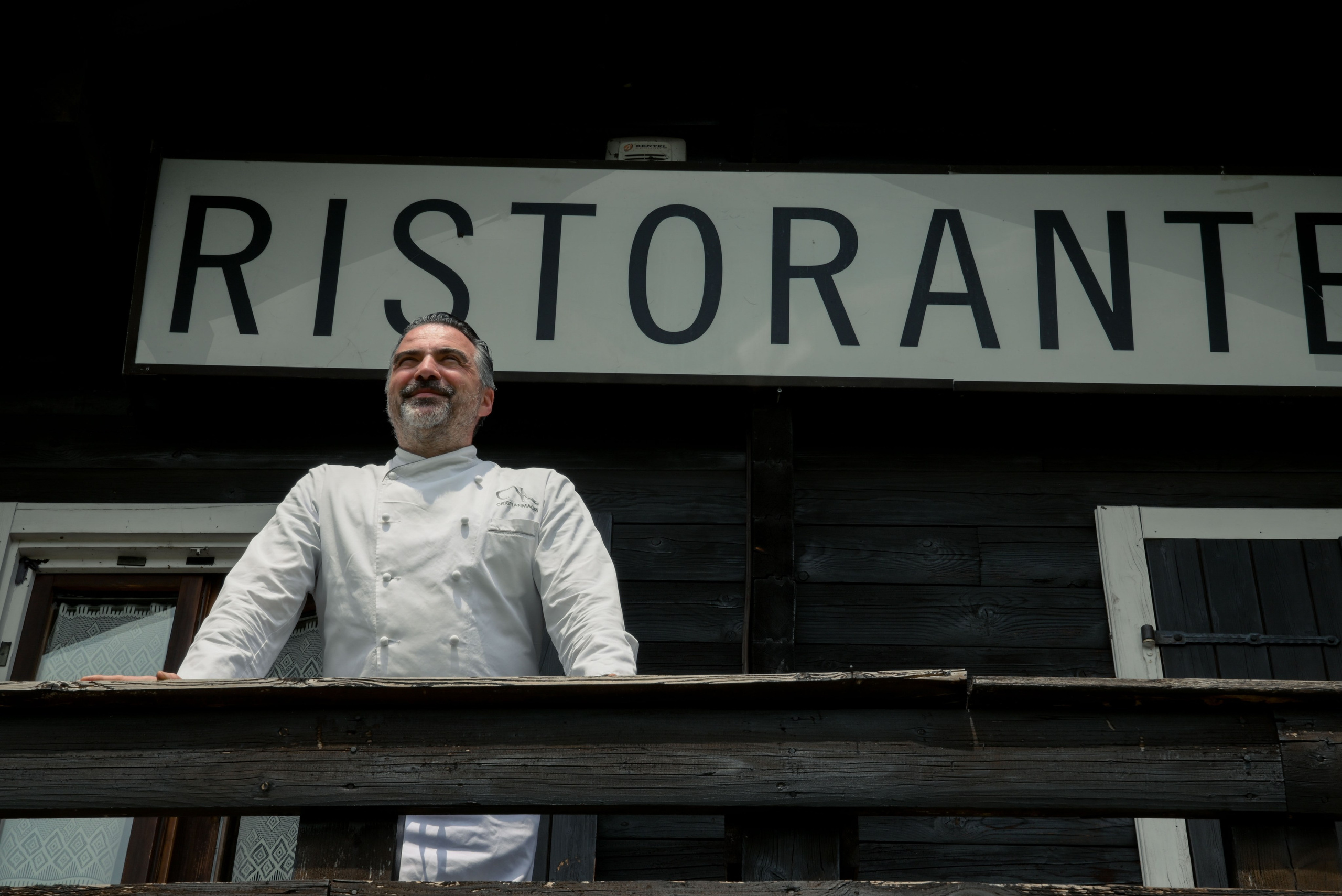 This is the right place to intimate wedding party: Italian kitchen, beautiful place with lake view