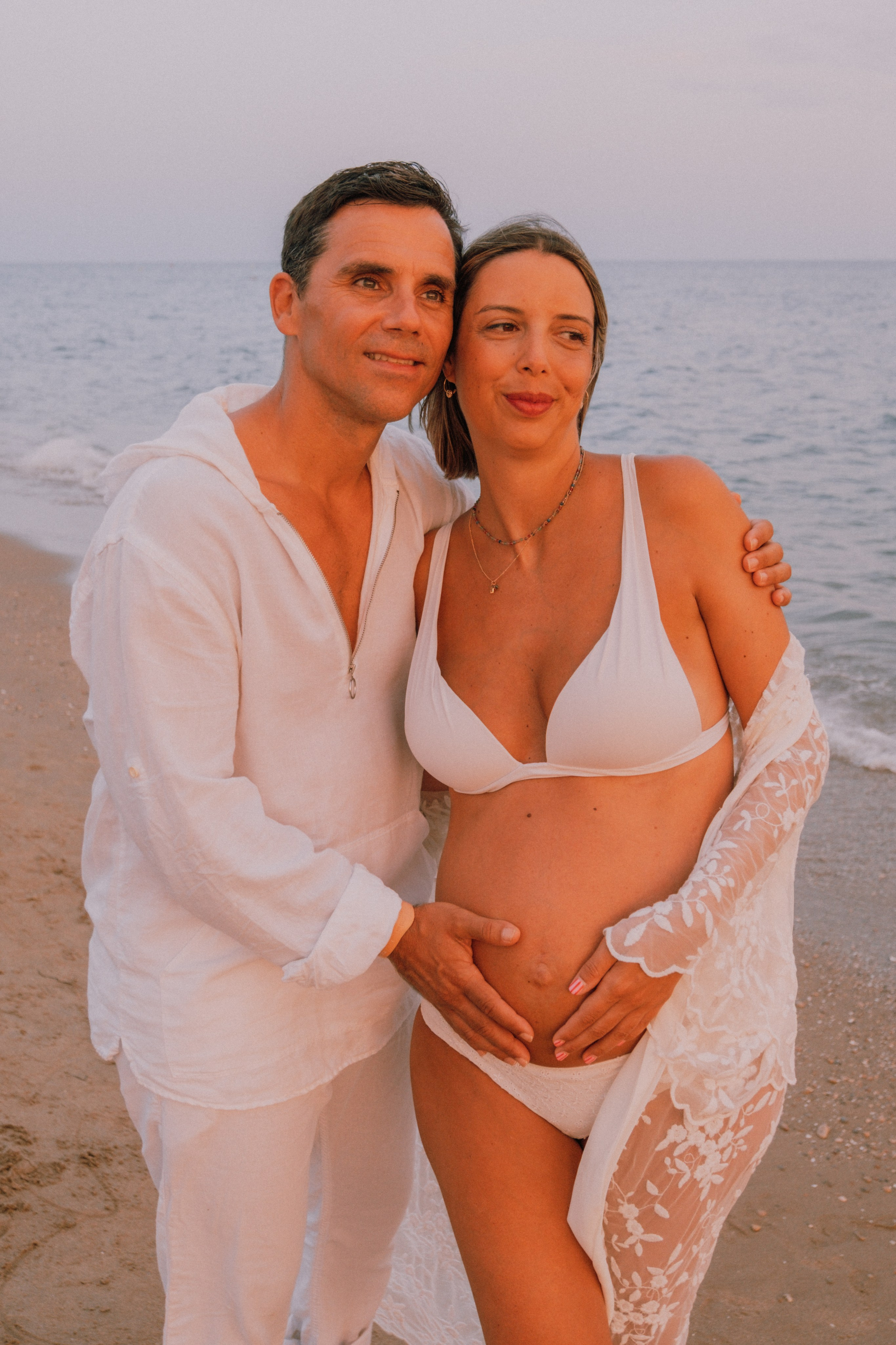 Sesión embarazo en la playa. Fotografía profesional en Calafell - Elena Medvedeva