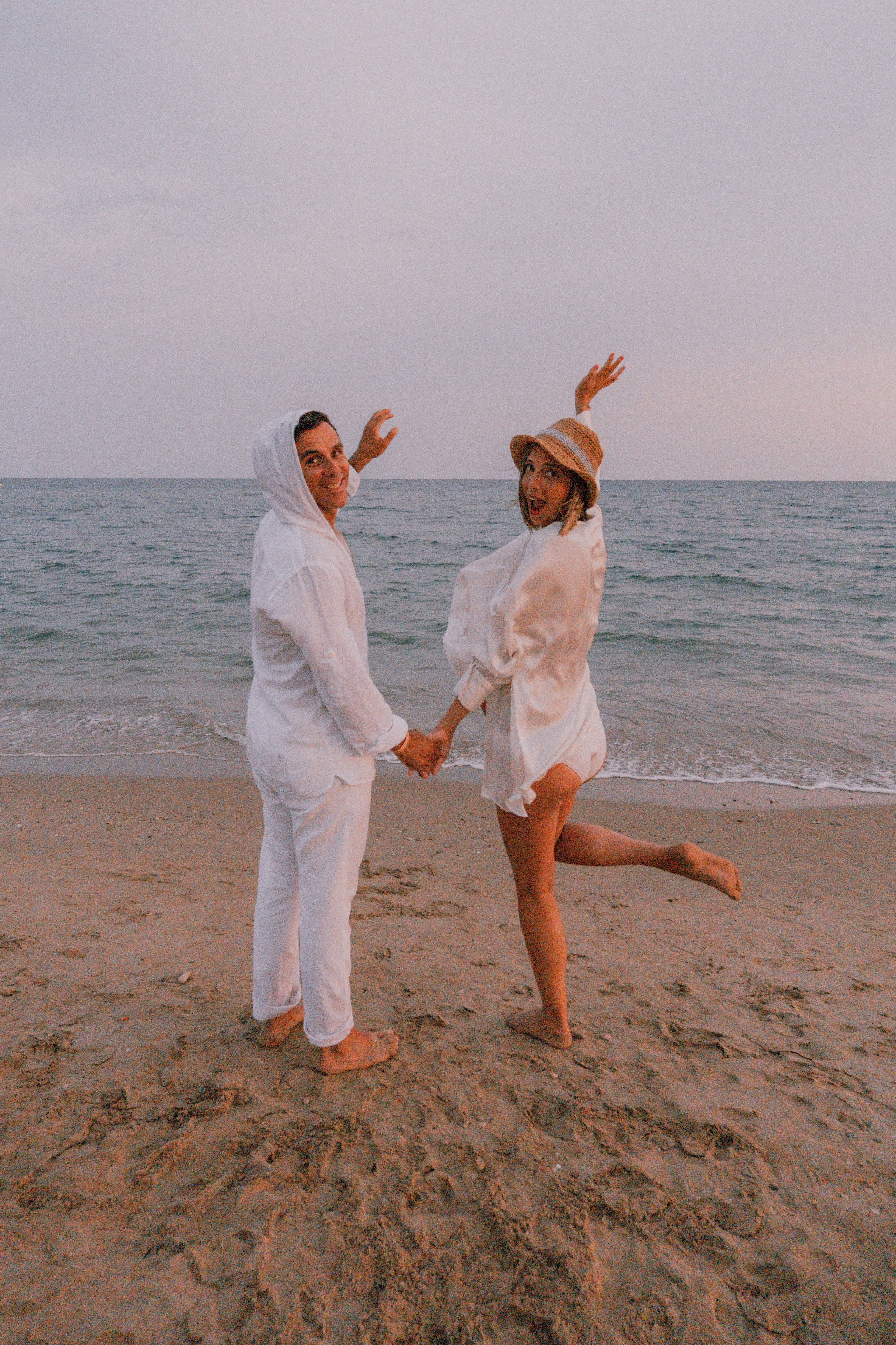 Sesión embarazo en la playa. Fotografía profesional en Calafell - Elena Medvedeva
