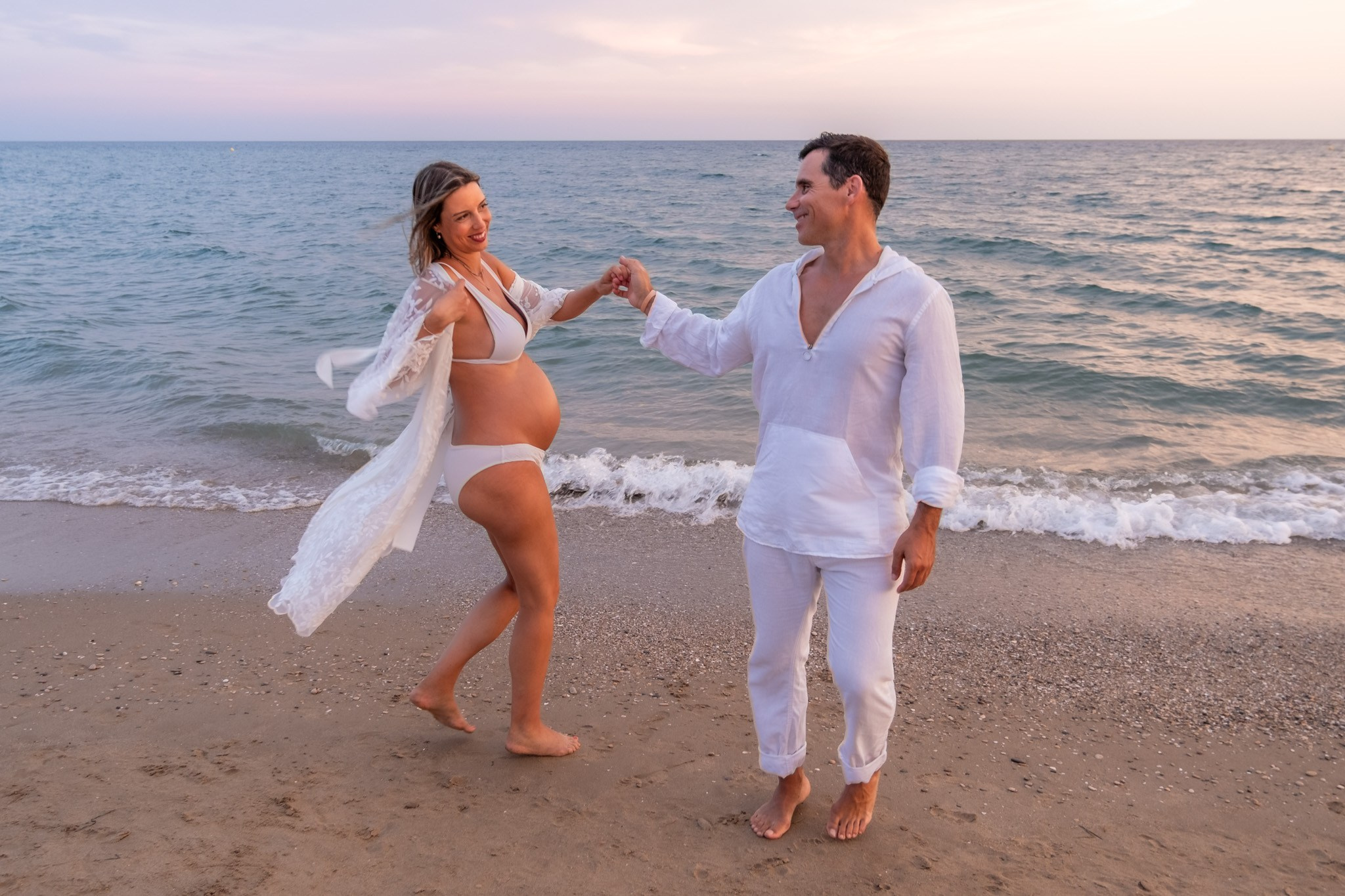 Sesión embarazo en la playa. Fotografía profesional en Calafell - Elena Medvedeva