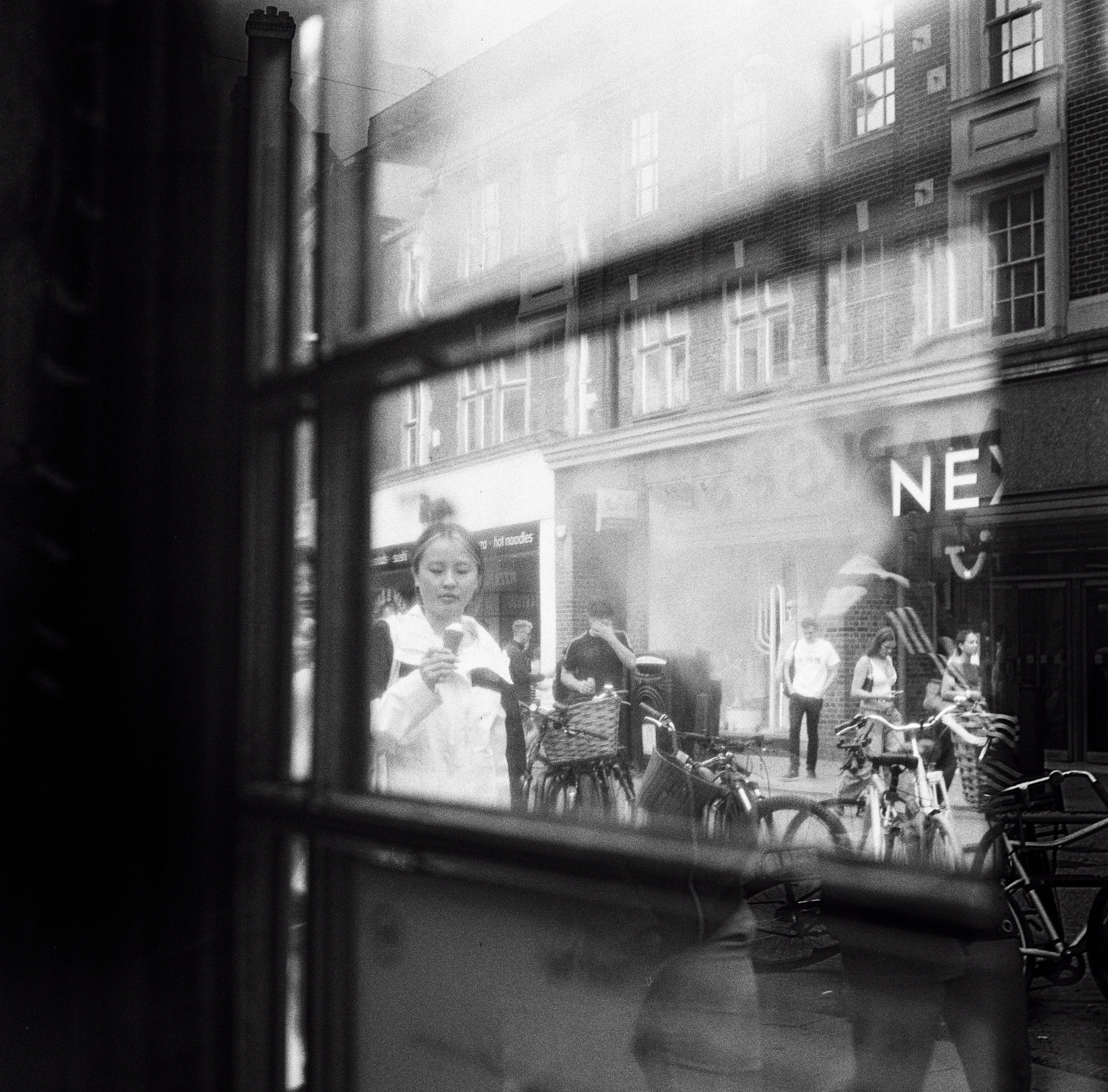 Street Photography with a Yashica Mat 124G in Cambridge. Hedley Wright Photography | East Anglia Sport, Street, Wildlife, Landscape & Astrophotography