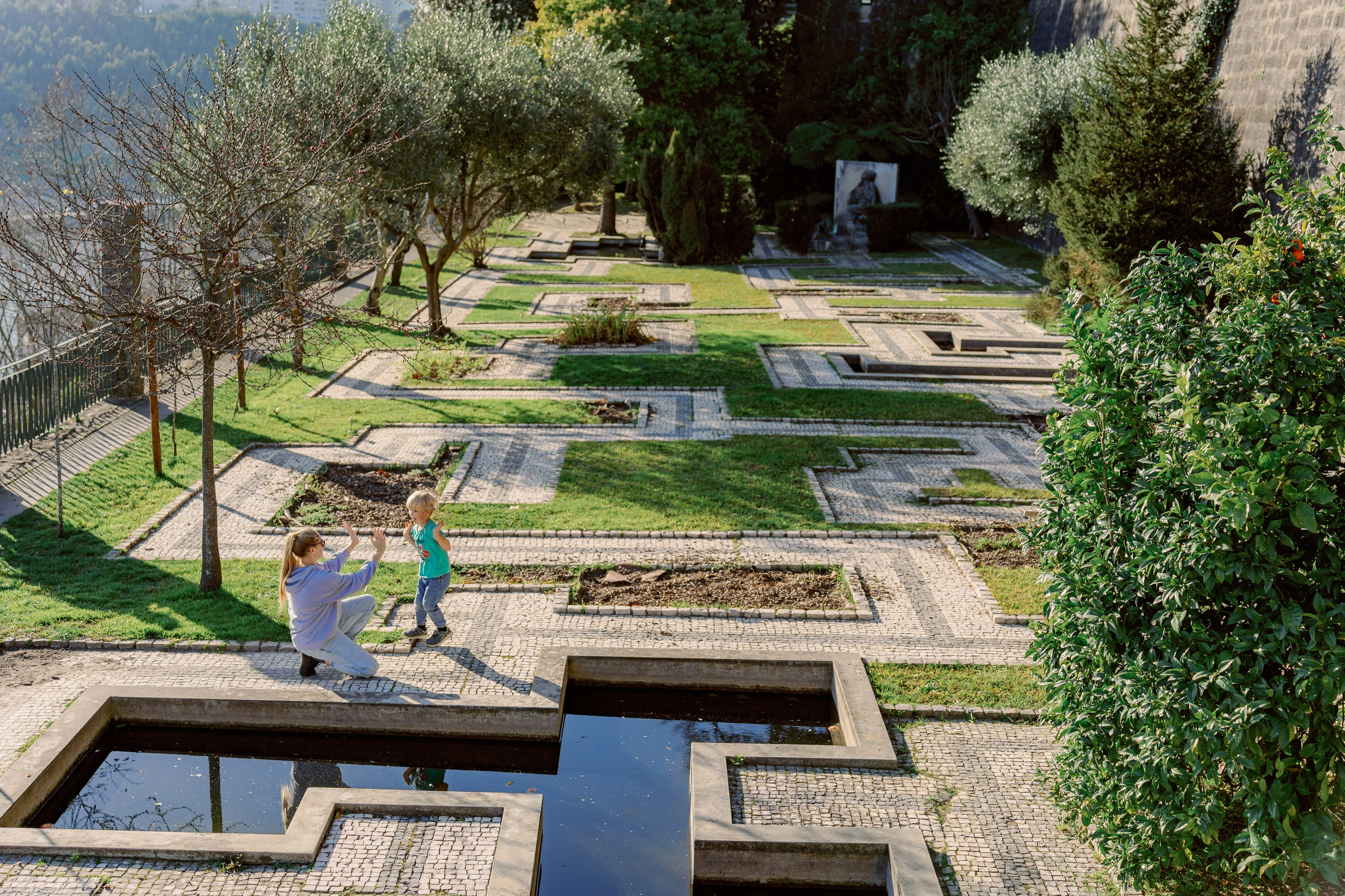 Family photoshoot in Porto. Photographer in Portugal Polina Gotovaya