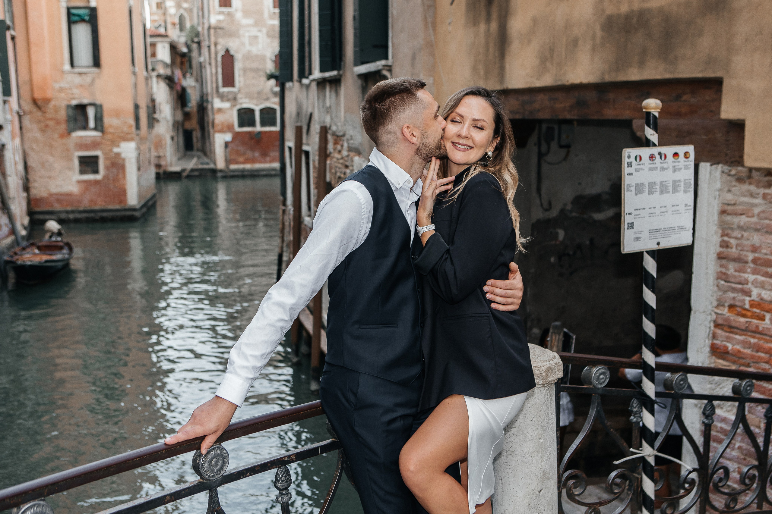 Love story in night Venice