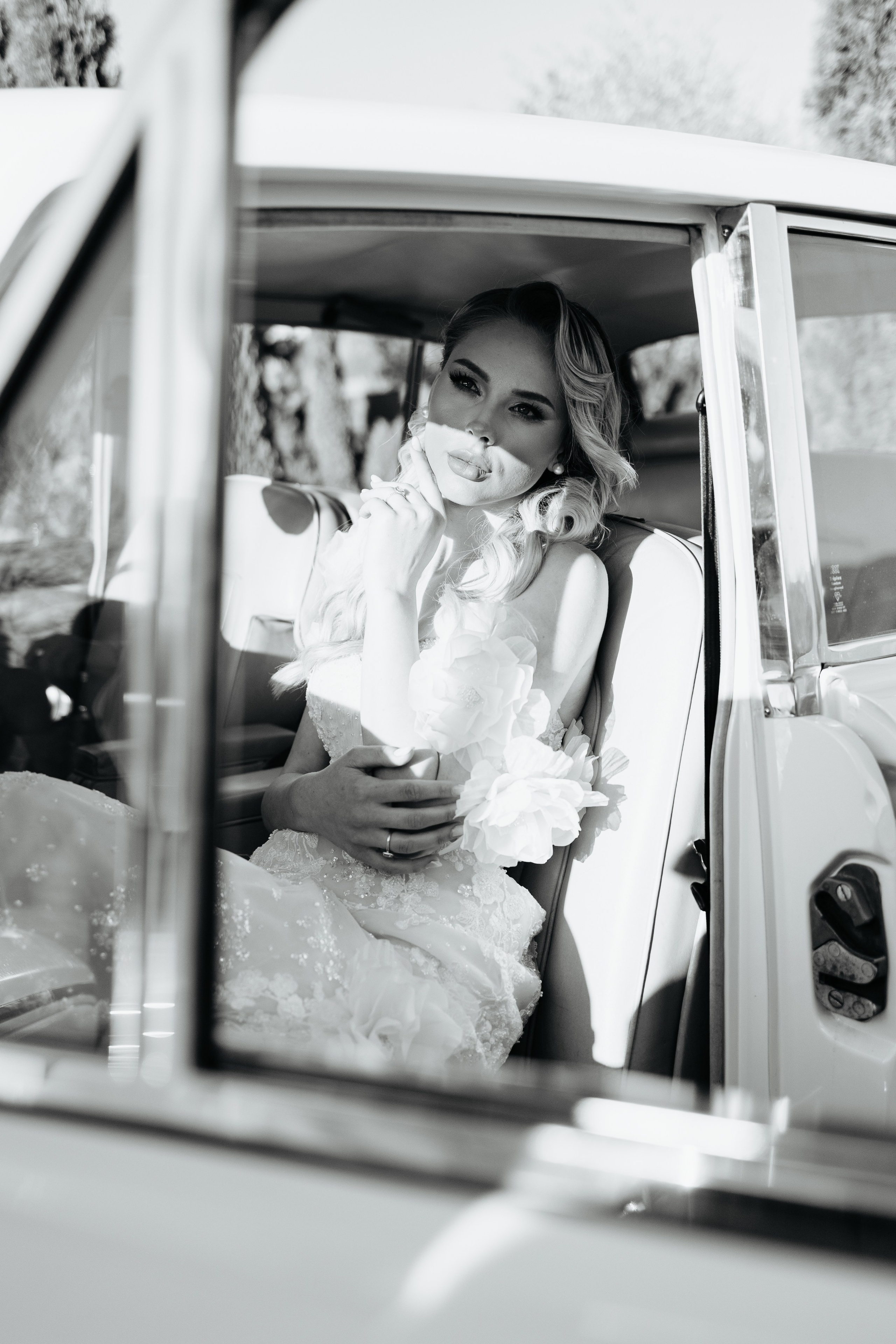 PORTFOLIO. Wedding Photographer Editorial Storytelling Cluj, Romania & Europe|Lore Photography